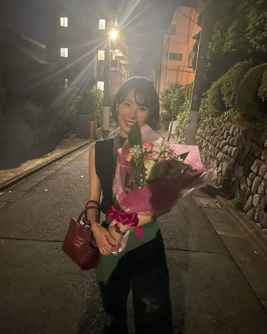 RUUNAのインスタグラム：「27歳💐  いつも沢山の愛をありがとうございます❤︎  また一つ歳を重ねて、素敵な自分になっていけるように 日々楽しみながら頑張りたいと思います！  これからもよろしくお願いします👼💗  #birthday #birthdaygirl  #birthdaycake #bouquet  #bouquetofflowers」