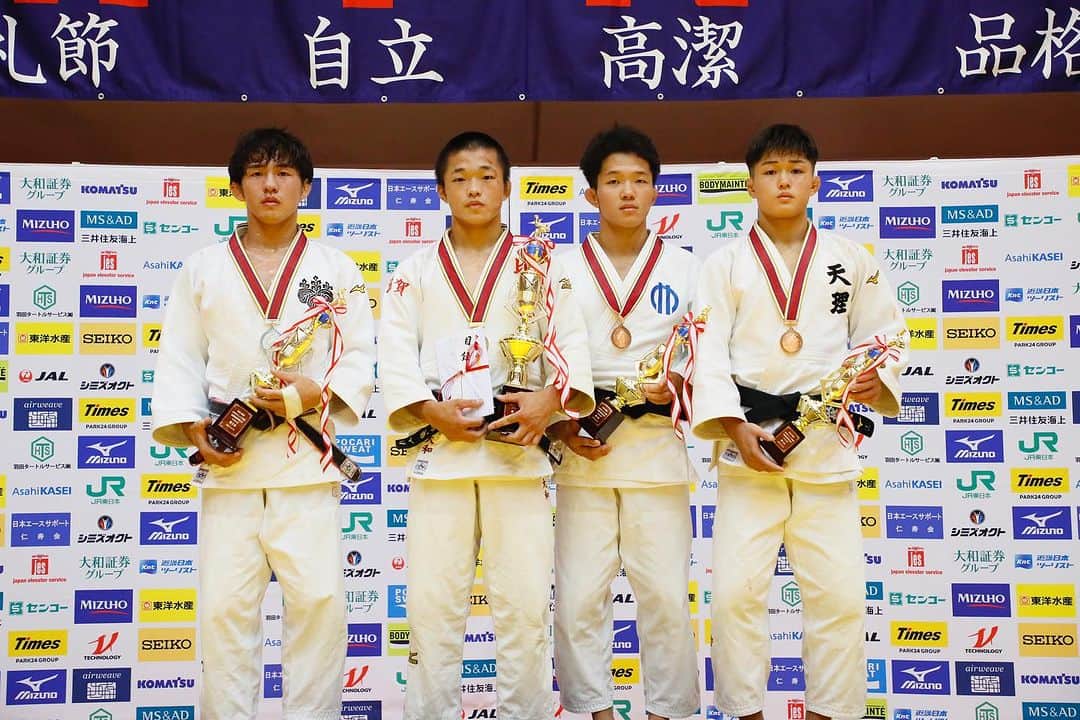 のインスタグラム：「【2023年度 #全日本ジュニア柔道体重別選手権大会 】 9月10日(日)男子個人戦  ●60kg級 優　勝	福田　大和（比叡山高校3年） 準優勝	白金　宏都（筑波大学2年） 第三位	田中　心（順天堂大学2年） 第三位	足立　悠晟（天理大学1年）  ●66kg級 優　勝	福田　大和（東海大学2年） 準優勝	羽田野　啓太（國學院大学3年） 第三位	猪瀬　真司（國學院大学1年） 第三位	顕徳　海利（天理大学1年）  ●73kg級 優　勝	木原　慧登（東海大相模高校3年） 準優勝	竹市　裕亮（国士舘大学1年） 第三位	小幡　礼希（天理大学1年） 第三位	宮下　真八（大阪教育大学2年）  ●81kg級 優　勝	伊澤　直乙斗（明治大学1年） 準優勝	天野　開斗（東海大学2年） 第三位	鈴木　恵介（金沢学院大学1年） 第三位	東郷　丈児（東海大学2年）  ●90kg級 優　勝	川端　倖明（国士舘高校3年） 準優勝	中村　俊太（國學院大学3年） 第三位	三並　壮太（東海大学1年） 第三位	山田　伊織（山梨学院大学1年）  ●100kg級 優　勝	新井　道大（東海大学1年） 準優勝	平見　陸	（天理大学2年） 第三位	清水　雄護（國學院大学2年） 第三位	伊藤　大峰（桐蔭横浜大学2年）  ●100kg超級 優　勝	藤本　偉央（日本体育大学2年） 準優勝	畠山　凱	（国士舘高校3年） 第三位	甲木　碧	（明治大学2年） 第三位	手塚　春太朗（東海大相模高校3年）」