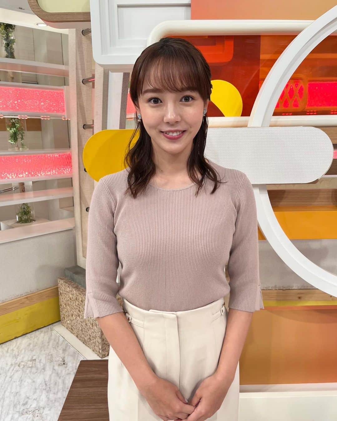 森千春　最新 森千晴さんのインスタグラム写真 - (森千晴Instagram)「グッド！モーニングの衣装👗💖 明日からもどうぞ宜しくお願いします！  9月6日(水) トップス、スカート @mkmichelklein_jp アクセサリー @fino_ac_m 9月7日(木) トップス、パンツ  @yeccavecca アクセサリー ...
