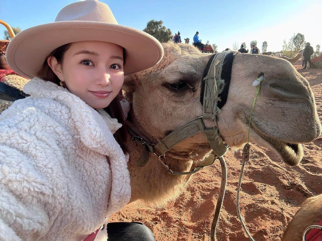 水越愛華さんのインスタグラム写真 - (水越愛華Instagram)「🐪🧡🌞  #uluru #ayersrock #australia  #camel #camelsunrise #sunrise #ウルル　#エアーズロック　 #オーストラリア」9月10日 18時28分 - iamemika21