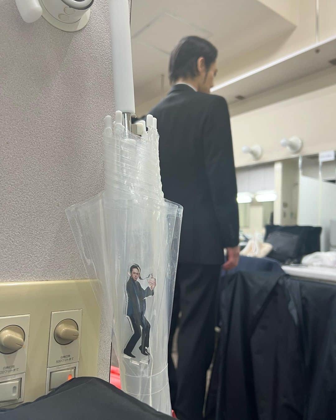 山本一慶さんのインスタグラム写真 - (山本一慶Instagram)「警部の仕事は抜かりないです！  #憂国のモリアーティ #モリミュ #ルイス #山本一慶 #レストレード探し」9月11日 0時02分 - yamamoto_ikkei