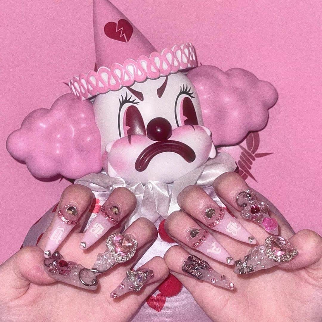 のインスタグラム：「おにゅねいるとべぴちゃん  @nailsalon.kurni_yuumi  @nailsalon.kurni.ebisu   いつもありがとうございます💗」