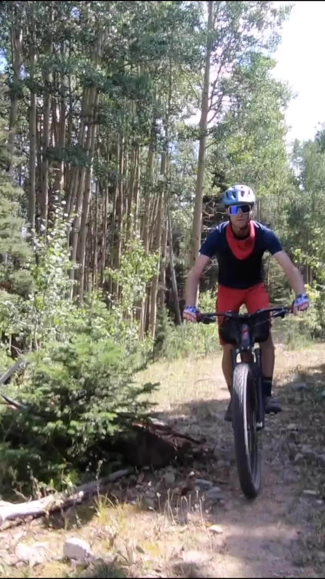 オスプレーのインスタグラム：「#OspreyPartner Veterans Expeditions has been organizing the 9/11 Climbing Series for 14 years, fostering community for veterans of all eras.   Adding a bikepacking trip to the series last September, a small team of VetEx mountain bikers pedaled over 220 miles through the San Juan Hut System route from Durango, Colorado to Moab, Utah.   See what the trip means to VetEx and learn more – watch the full film series via the link in our Stories. #OspreyPacks」