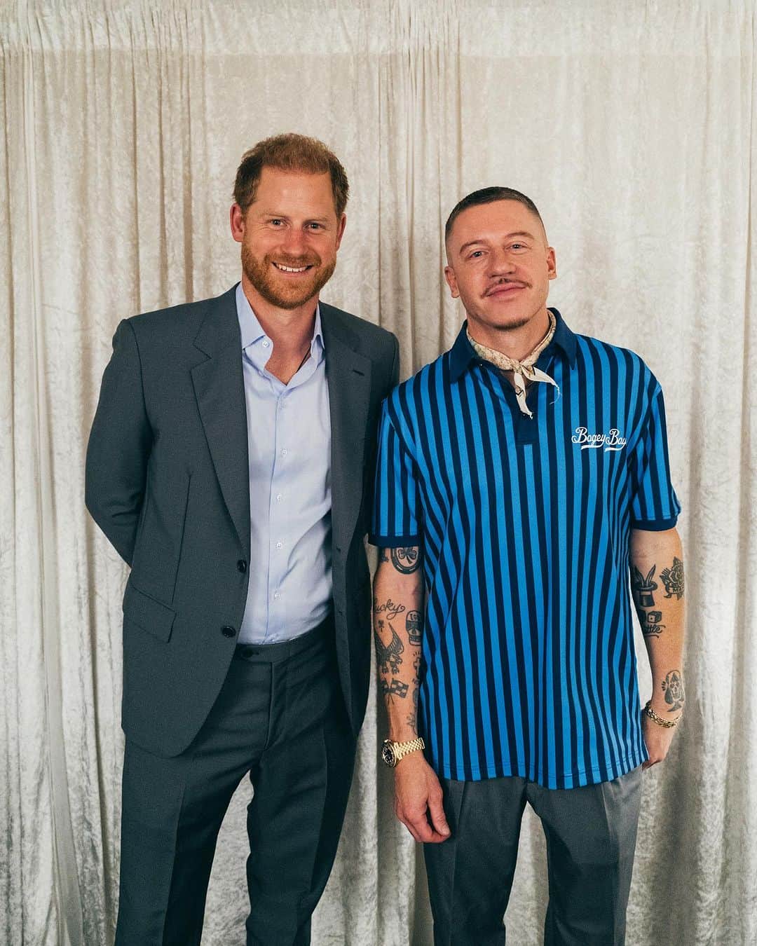 のインスタグラム：「2,000 shares and me and Harry will drop our album. Please name the group」