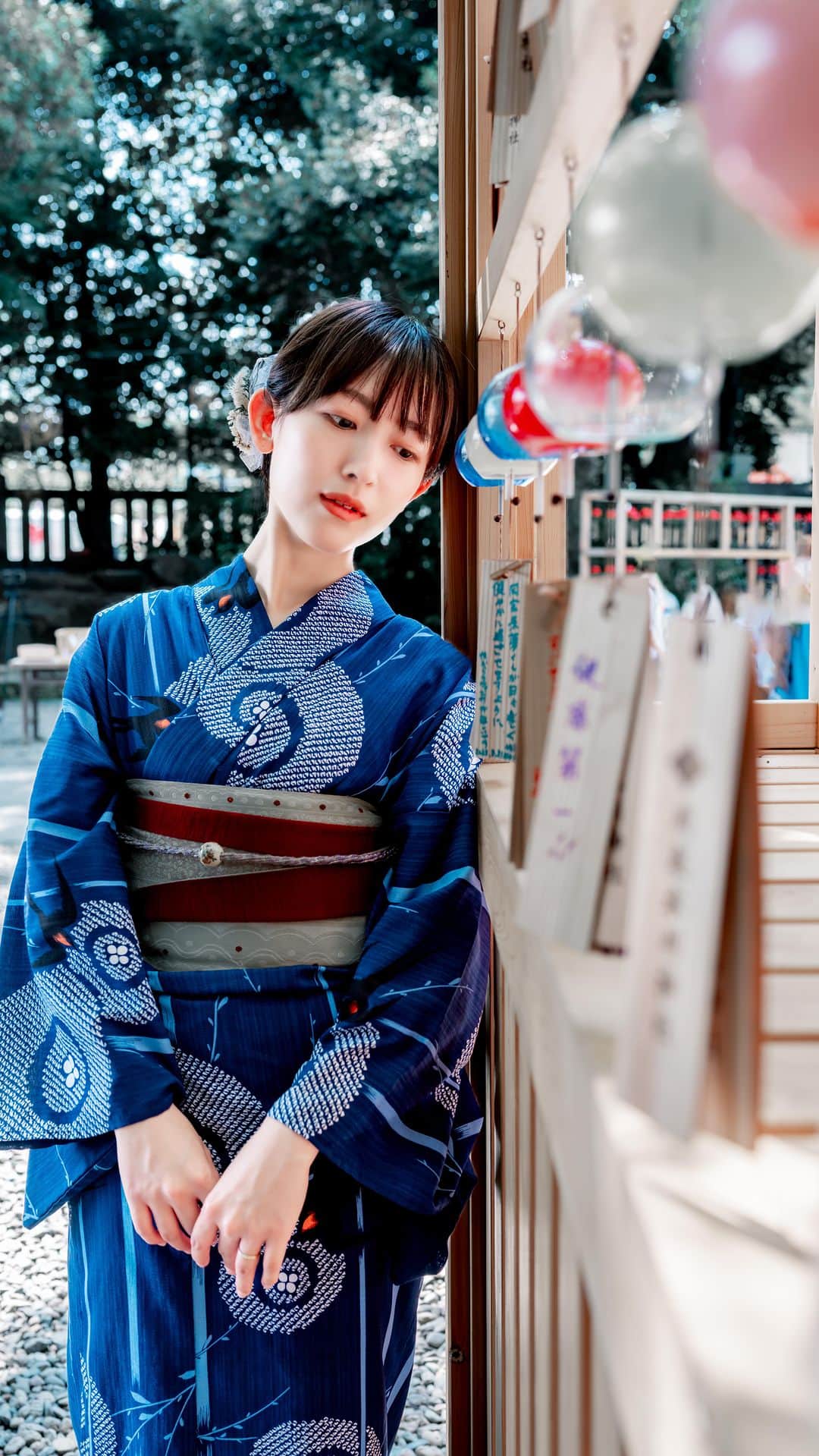 shabonのインスタグラム：「* . . . . . 🎐 . 鯛みくじが限定カラーの 水色でした😳🩵 . . model : @batako_portfolio . FUJIFILM X-T5 /  XF23mm F1.4 R . . . . . *」