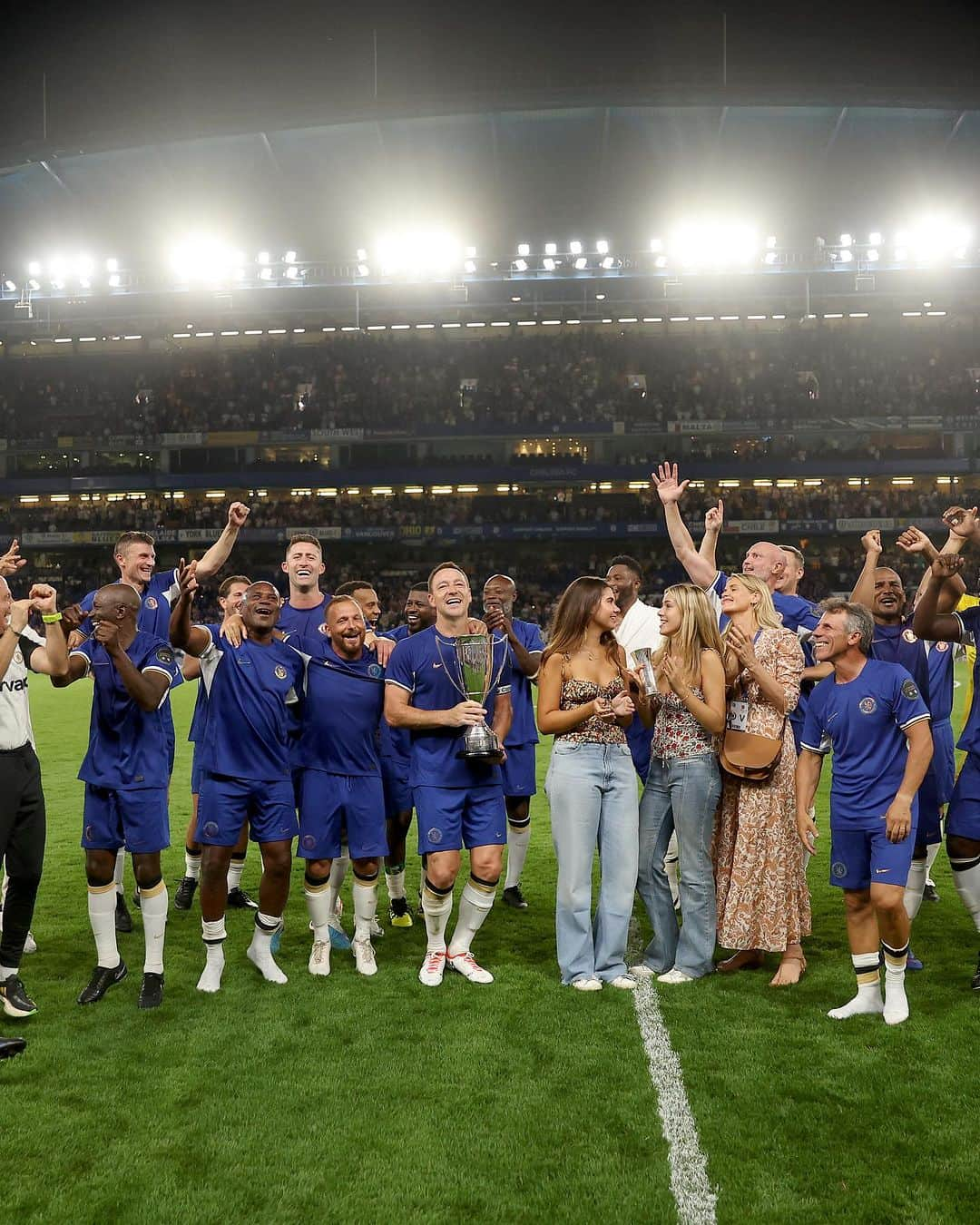 サロモン・カルーさんのインスタグラム写真 - (サロモン・カルーInstagram)「Great night yesterday to be back at the Bridge to celebrate our legendary late Gianluca Viali and also raise funds for the @chelseafcfoundation and @royalmarsden  • It was amazing to see alot my ex team mates from @chelseafc #Cancer X」9月10日 18時31分 - salomonkalou