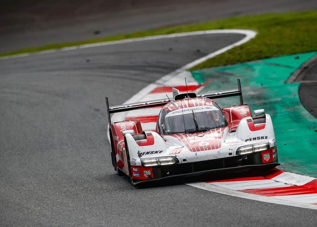 アンドレ・ロッテラーさんのインスタグラム写真 - (アンドレ・ロッテラーInstagram)「3rd place on the podium 🏆 Great performance by my teammates and the team! @porschepenskemotorsport  Towards the end the toyota’s came back and were faster. I think this is the best we could’ve done with our package. We’re definitely a bit closer and progress is in the air. Great to be back here in Japan, my second home, in front of a lot of fans so thanks for all the support! Arigato 🙏   #motorsport #porsche #win #hypercar #963 #fiawec #wec #podium #racing #car #speed #japan #fuji」9月10日 18時32分 - andre_lotterer