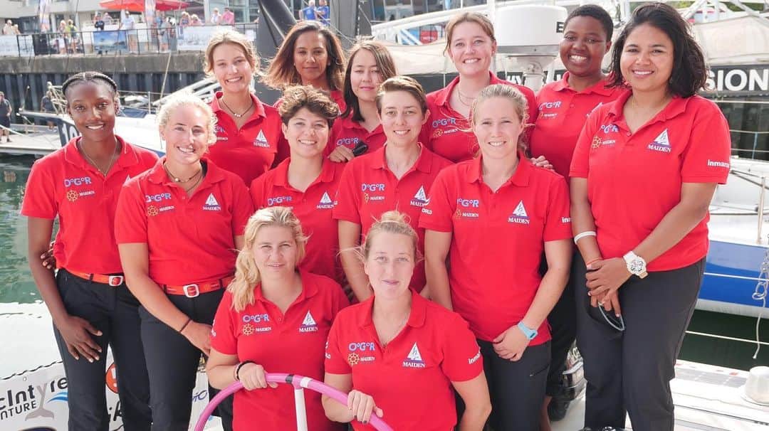 ロイヤル・ファミリーのインスタグラム：「You are all much in my thoughts today, as you cross the start line of the Ocean Globe Race for Maiden’s final race. I do hope that each one of you is proud to be part of such a special crew, bringing Messages of Hope to girls across the world.   I wish you fair winds and following seas!   - Camilla R.  •  The iconic ‘Maiden’ yacht has set sail with an all-female crew for the 8-month around-the-world Ocean Globe Race.   ⛵️ The race will span four legs via three great Capes, starting and ending in the UK, with stops in South Africa, New Zealand, and Uruguay.」