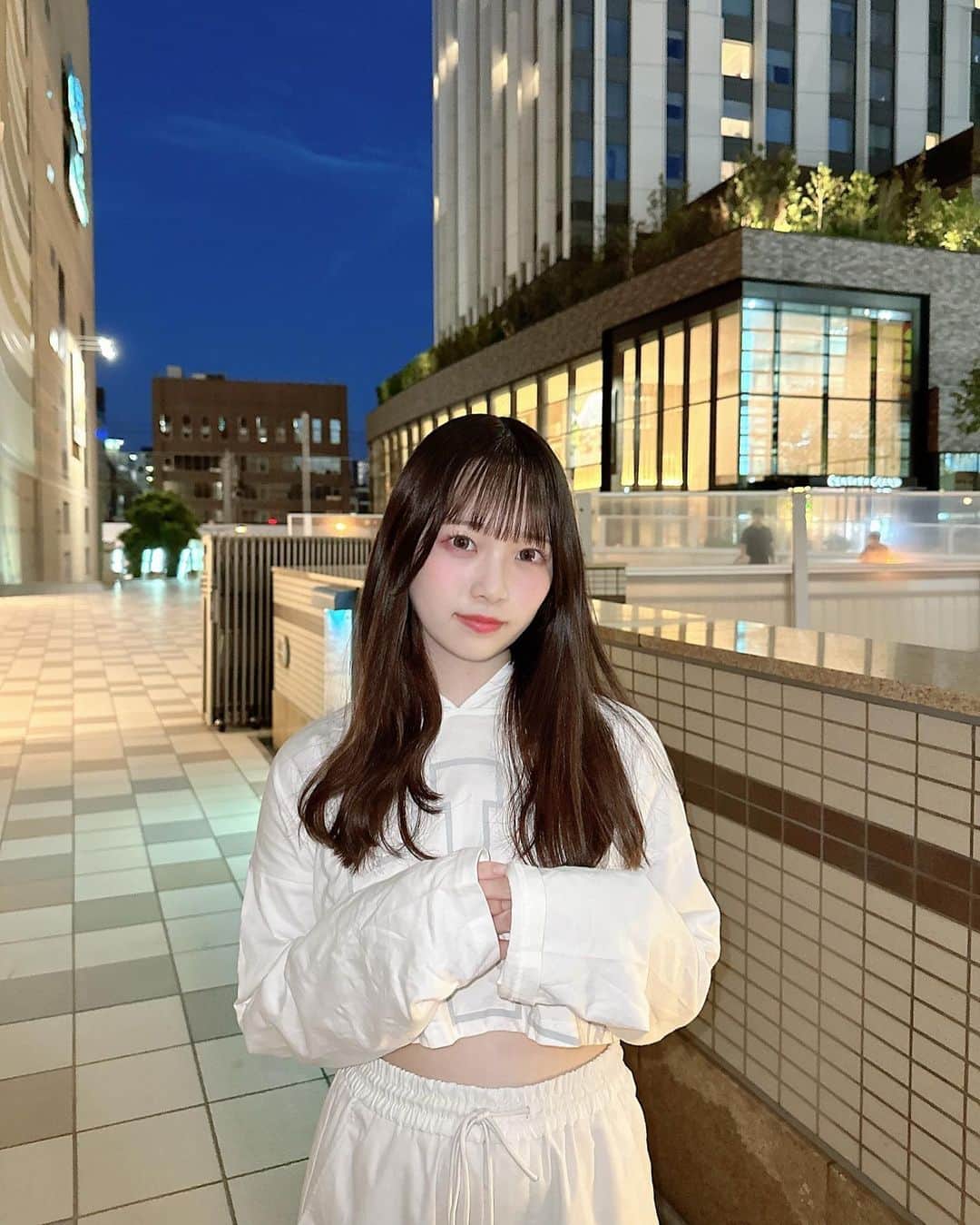 浅尾桃香のインスタグラム：「ホワイトコーデどうかな？☁️ :)   #ootd #xgirl #アイドル #NMB48  #ロングヘア #ホワイトコーデ #instagood #오오티디 #좋아요 #fyp」