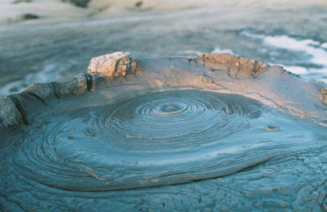 Monika Mogiさんのインスタグラム写真 - (Monika MogiInstagram)「mud volcano」9月10日 18時45分 - monimogi