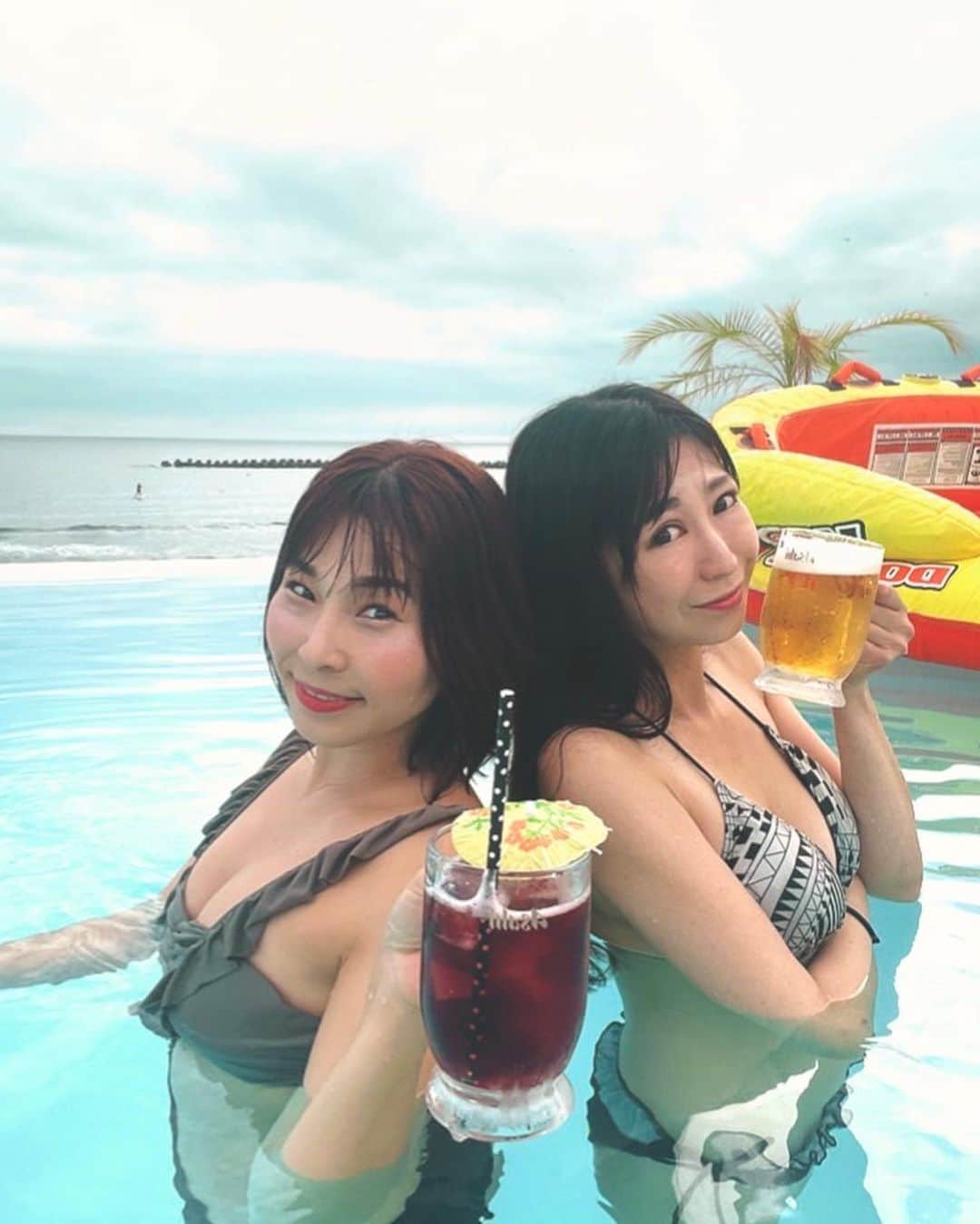 石川蓮美さんのインスタグラム写真 - (石川蓮美Instagram)「気づいたら夏が終わってた。 もう秋の気候。さすが北海道だわ。  今年は友達大集合な北海道の夏♡ 遠くにいても忘れないでいてくれて 北海道まで会いにきて変わらずに はしゃいで、笑って 最高の夏をありがとう😊 #北海道の夏  #離れていても  #大好きです  #銭函海岸」9月10日 18時46分 - hasumin.n819