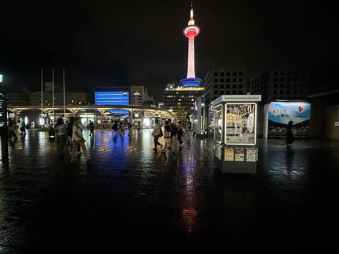 Atsukoのインスタグラム：「・ Kyoto tower in the rain☔️ ・ ・ ＊ #kyoto #kyototower」