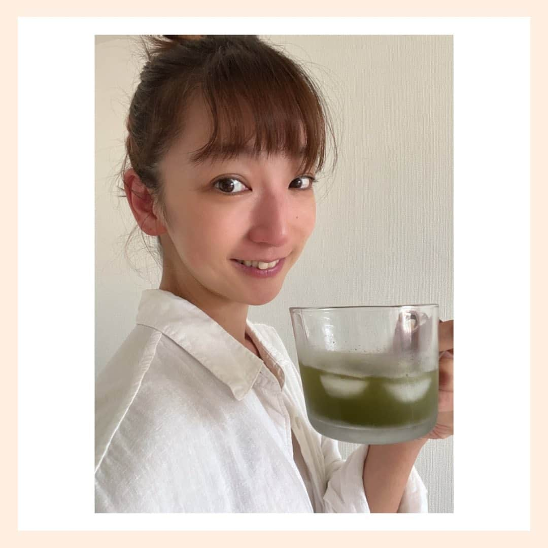 谷口あかりさんのインスタグラム写真 - (谷口あかりInstagram)「🄷🄴🄰🄻🅃🄷 ⁡ ⁡ お世話になっとります🍵 ⁡ ⁡ 松竹梅 っていうくらいだから 松　っていいんだよね✨ ⁡ ⁡ 赤松葉 ✖️ 大麦若葉 ⁡ ⁡ の青汁🍵 かなり飲み安くて ここ一年位 お世話になっとります🤍 ⁡ ⁡ 忙しくて 食生活乱れがちな時に めっちゃオススメ❣️ ⁡ ⁡ ⁡ 𝖲𝗆𝗂𝗅𝖾 𝗐𝗂𝗍𝗁 𝖬𝖾 ⁡ *☼*―――――*☼*―――――*☼*―――――*☼* ⁡ PR @matsubanoaojiru #松葉 #松葉健康法 #青汁 #大麦若葉 #活性酸素 #松葉乃青汁 #エイジングケア ⁡ #𝚓𝚊𝚙𝚊𝚗 #𝚝𝚘𝚔𝚢𝚘  #女優  #ミュージカル  #被写体  #作品撮り  #筋トレ #ありがとう貯金」9月10日 18時53分 - akari.taniguchi