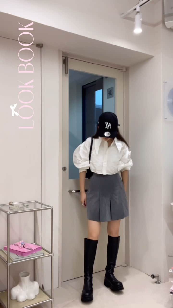 のインスタグラム：「Autumn moodಠﭛಠ🎀  cap @basicks.jp  tops @snidel_official  skirt korea boots @amail_official  bag @toutyest」