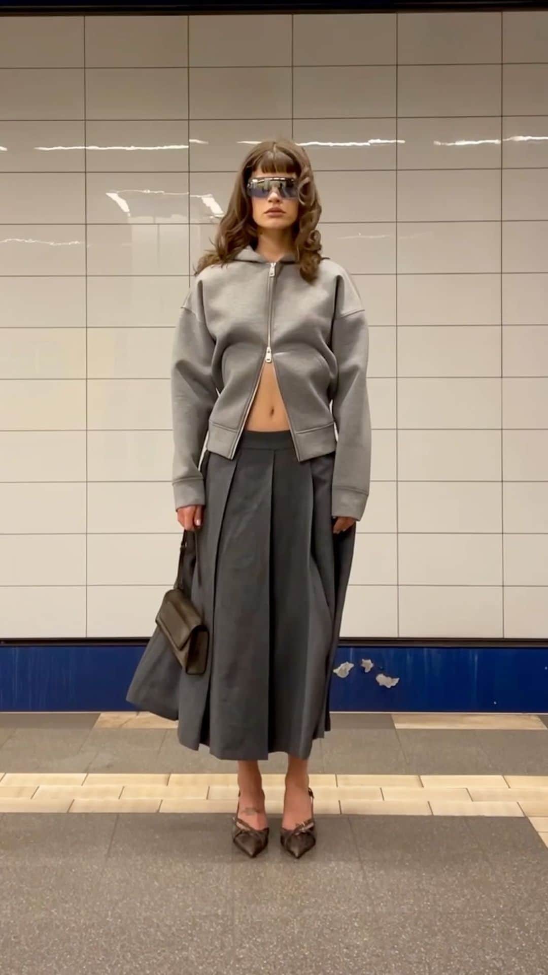 MANGOのインスタグラム：「Don’t miss out because you don’t know what to wear ✨ Find the key quality pieces you need to get back to the city in style in our new Selection collection, now at mango.com.  #MangoWoman」