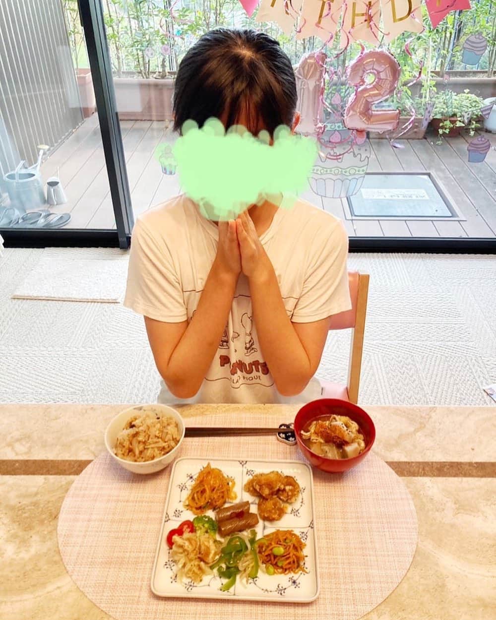 市川海老蔵 （11代目）のインスタグラム：「* Dinner scene from our home  Wrote to her on LINE✨: I’ll be back by next week my dear💕  Looks like I’m missing Reika these days… wanna see her…  我が家の晩御飯  来週には帰るね💕  とラインでやり取り✨  私もぼちぼち 麗禾不足に、、  会いたい、、  #市川團十郎白猿 #市川海老蔵 #海老蔵  #市川新之助 #成田屋 #歌舞伎 #成長記録 #子育てぐらむ #子供のいる暮らし #子どものいる暮らし #子育て日記 #三千世界 #children #childphotography #daughter #son #ABKAI #ABMORI #ebizoichikawa #ebizo #kabuki #thunderparty #theater #theaterarts #actor #japan #classic」