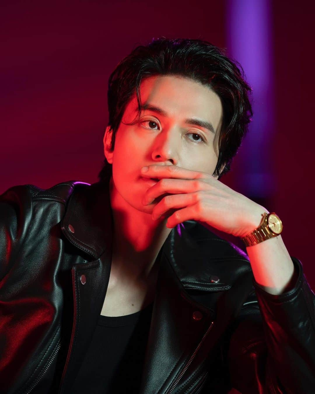 のインスタグラム：「- ‘티쏘 X 더블유 코리아' 배 볼링 경기가 지금 시작됩니다🎳 동욱 배우가 비주얼 스트라이크를 기록한 순간! 절대 놓치지 마세요🖤 - 포스트 보러 가기  👉🏻 https://naver.me/FYIhuvm8 - @kkbyss @tissot_official  @wkorea  - #이동욱 #LeeDongWook #李栋旭 #욱스타그램 #티쏘 #TISSOT #더블유코리아 #wkorea」