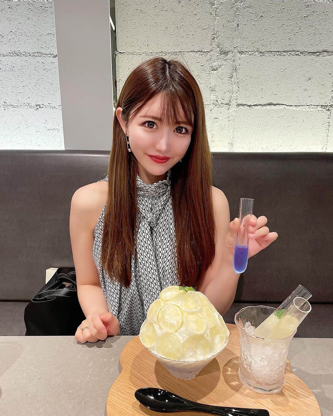 ayaさんのインスタグラム写真 - (ayaInstagram)「🍧 ⁡ 美味しいかき氷を食べに福島へ🤍 @cafe2to6  ⁡ お友達がおすすめしてくれて一緒に食べに行ったけど 美味しすぎたーっ！🍧😚 ⁡ パスタも美味しいらしいのでまた次は ディナータイムも行きたい🍝 ⁡ ⁡ この日のトップスは  @shein_japan   商品🆔12776712 ⁡ かたちが綺麗でお腹周りの体型カバーできるから よく食べる日にもちょうどいい🙆‍♀️笑 ⁡ タイは後ろでも前で結んでも可愛い😍  「LOVEDAZY614」←クーポンコード入力で お買い上げ金額～5,999円まではセール価格より 15%OFF、6,000円以上は20%OFFに💕 利用期限: 9月30日まで ⁡ ⁡ #SHEINコーデ #SHEIN #SHEIN購入品 #今日のコーデ #OOTD #pr#カジュアルコーデ#高身長女子 #𝟣𝟨𝟪𝖼𝗆コーデ #30代コーデ #30代ファッション」9月10日 19時14分 - aya.v_v.ka