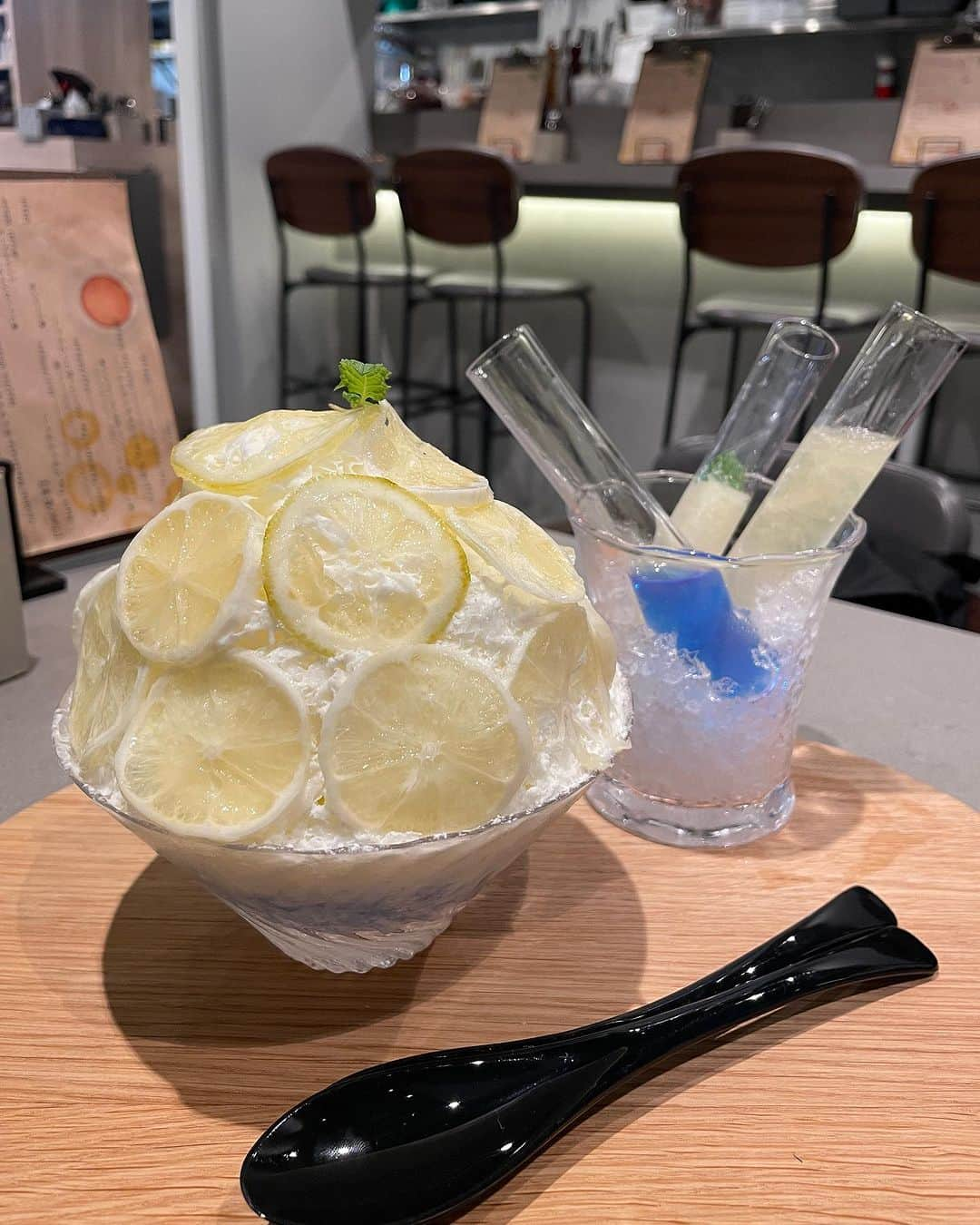 ayaさんのインスタグラム写真 - (ayaInstagram)「🍧 ⁡ 美味しいかき氷を食べに福島へ🤍 @cafe2to6  ⁡ お友達がおすすめしてくれて一緒に食べに行ったけど 美味しすぎたーっ！🍧😚 ⁡ パスタも美味しいらしいのでまた次は ディナータイムも行きたい🍝 ⁡ ⁡ この日のトップスは  @shein_japan   商品🆔12776712 ⁡ かたちが綺麗でお腹周りの体型カバーできるから よく食べる日にもちょうどいい🙆‍♀️笑 ⁡ タイは後ろでも前で結んでも可愛い😍  「LOVEDAZY614」←クーポンコード入力で お買い上げ金額～5,999円まではセール価格より 15%OFF、6,000円以上は20%OFFに💕 利用期限: 9月30日まで ⁡ ⁡ #SHEINコーデ #SHEIN #SHEIN購入品 #今日のコーデ #OOTD #pr#カジュアルコーデ#高身長女子 #𝟣𝟨𝟪𝖼𝗆コーデ #30代コーデ #30代ファッション」9月10日 19時14分 - aya.v_v.ka