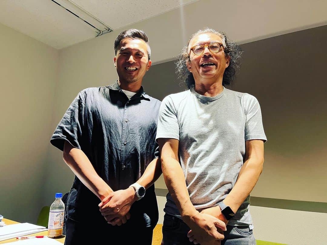 柴田聡のインスタグラム：「この仕事始めてすぐに お世話になった 番組プロデューサーと 23年ぶりにお仕事☆  時の長さを感じさせず 気さくにお声掛け下さり感謝！  大学卒業してすぐ、 右も左も分からず、 あたふたしてた現場で、 いつも安心させてくれる 存在だった北浦さん 有難うございました！」