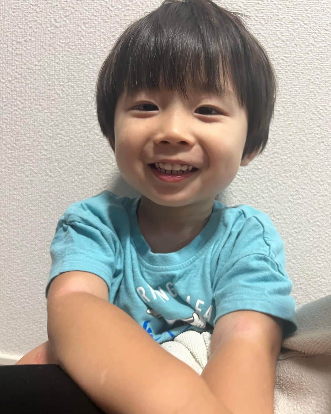 滝川りおのインスタグラム：「ご機嫌boy👦🏻🧡  #3歳 #3歳男の子」