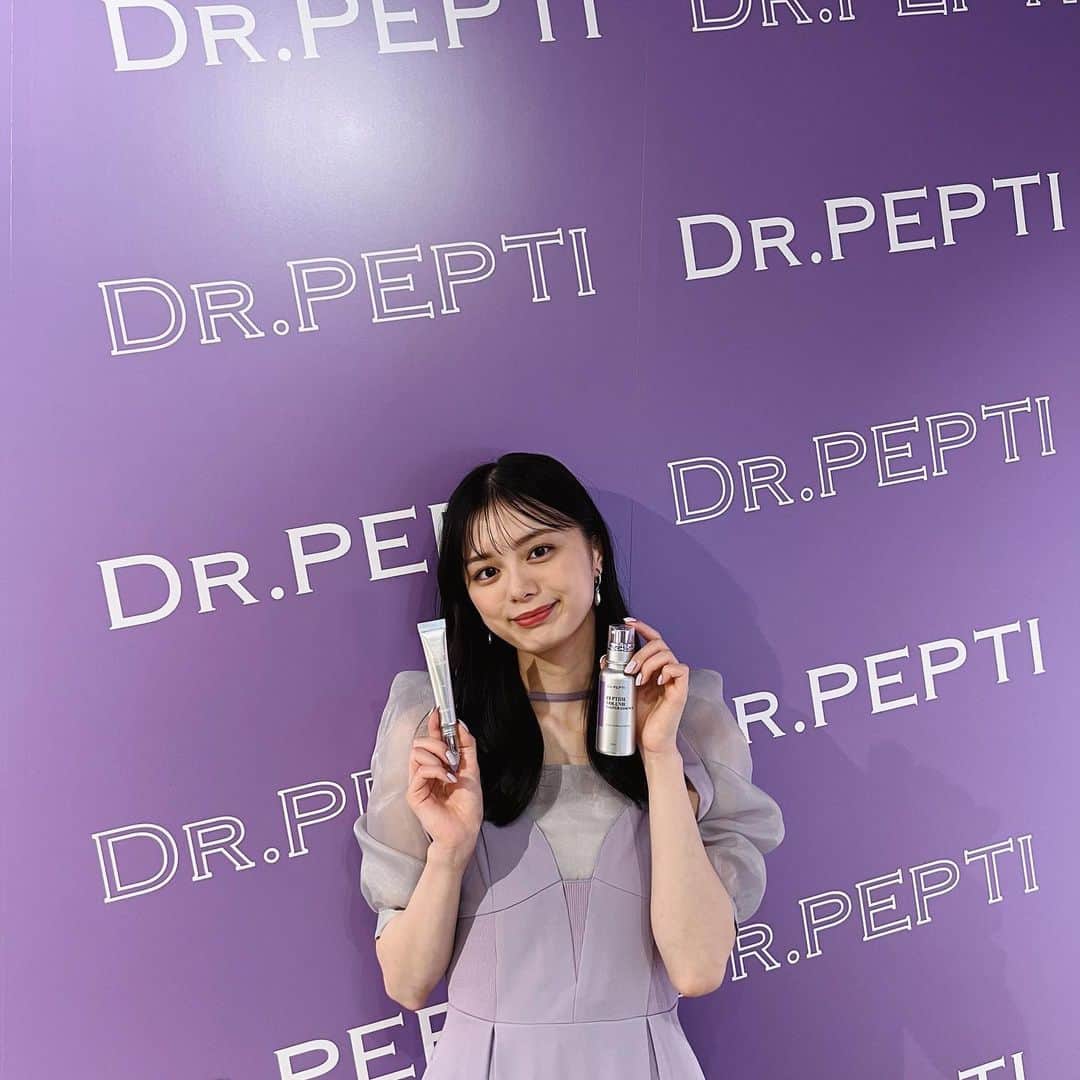 紺野彩夏のインスタグラム：「今日は、ドクターぺプチのトークイベントでした☺︎ 来てくださった皆さん、配信を見てくださった皆さん、ありがとうございました！ 久しぶりに近くでお会いできてとっても嬉しかったです🫶 配信の方はアーカイブもあるので、見逃した方はぜひチェックしてください〜！  9/18(月)まで、渋谷ロフト1Fにて期間限定POPUPが開催されているのでわたしのサインを探しつつ、会場にぜひ足を運んでみてください🙆‍♀️  日本公式アンバサダーとして、これからも商品のおすすめポイントをたくさん紹介できるように頑張っていきます〜！  そして、本国スタッフの方からたくさんプレゼントもいただいて嬉しい日でした🫧」