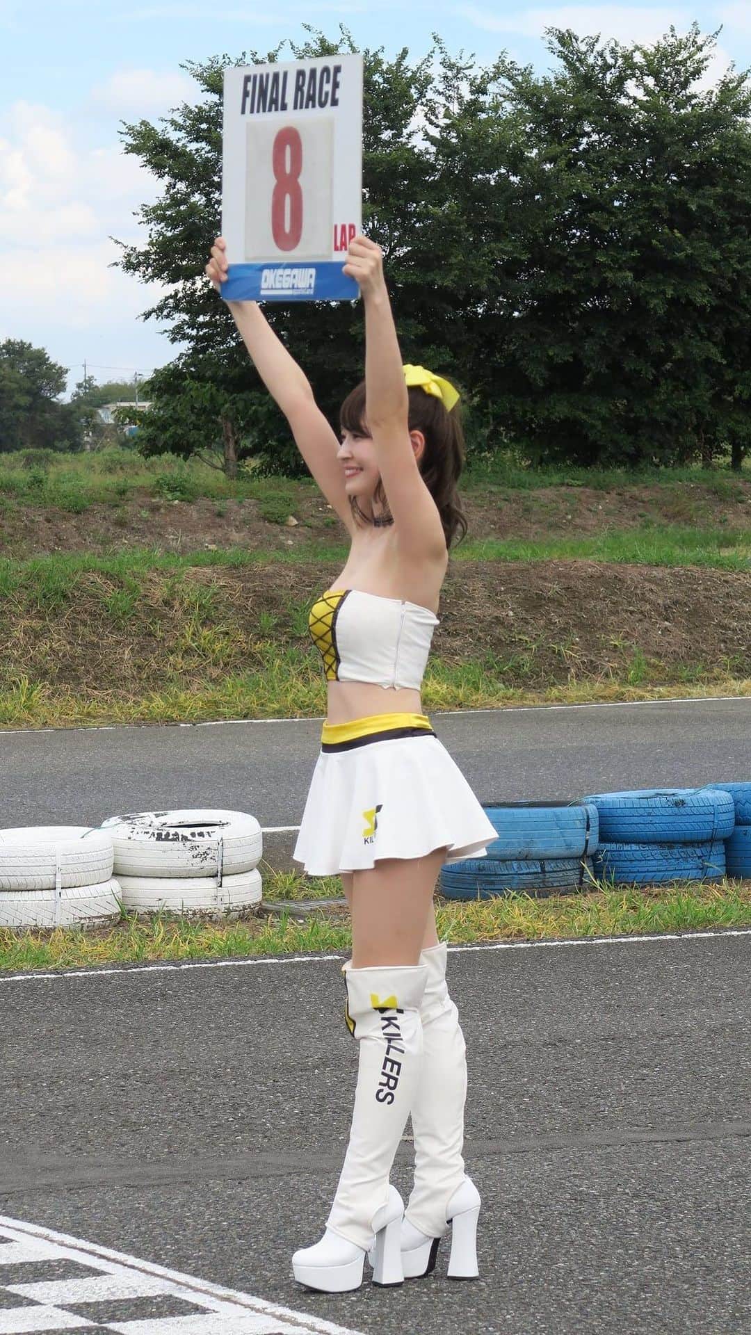 のインスタグラム：「🏁 SS KILLERS 2023 🏍 ⁡ 桶川スポーツランドにお越しいただいた皆様 ありがとうございました❤️ ⁡ 以前に桶川サーキットレディをさせていただいて💡 バイクの音も🏍桶スポの雰囲気も✨️ 全てが懐かしい〜！⸜(*ˊᗜˋ*)⸝ ⁡ 覚えてくれている方が多くて嬉しかった🥹💓 ⁡ SS KILLERSは初❣️ ⁡ 抜くか抜かれるかの場面が多くて⚠️見入ってしまった…🔥👀🏍 ⁡ 表彰式も自由で楽しかった🤣✨️🏆 ⁡ そしてなんと私の！横断幕を！貼ってくれた方が❣️🏳️ わざわざありがと〜🥹💓 ⁡ 皆様おつかれさまでした🍀(*^^*) ⁡ #桶スポ #桶川スポーツランド #サーキット #レースクイーン #rq #racequeen #平塚競輪  #競輪 #バンクエンジェル #貴族セクシー #ラウンドガール #3150fight #3150fightガールズ #boxing #ボクシング #格闘技 #abema #japan #japanese #桐谷流華  #撮影  #撮影会  #モデル  #グラビア  #pechemagazine  #pechemodel #tiktok  #model #ビジョビ  #美容好きな人と繋がりたい」
