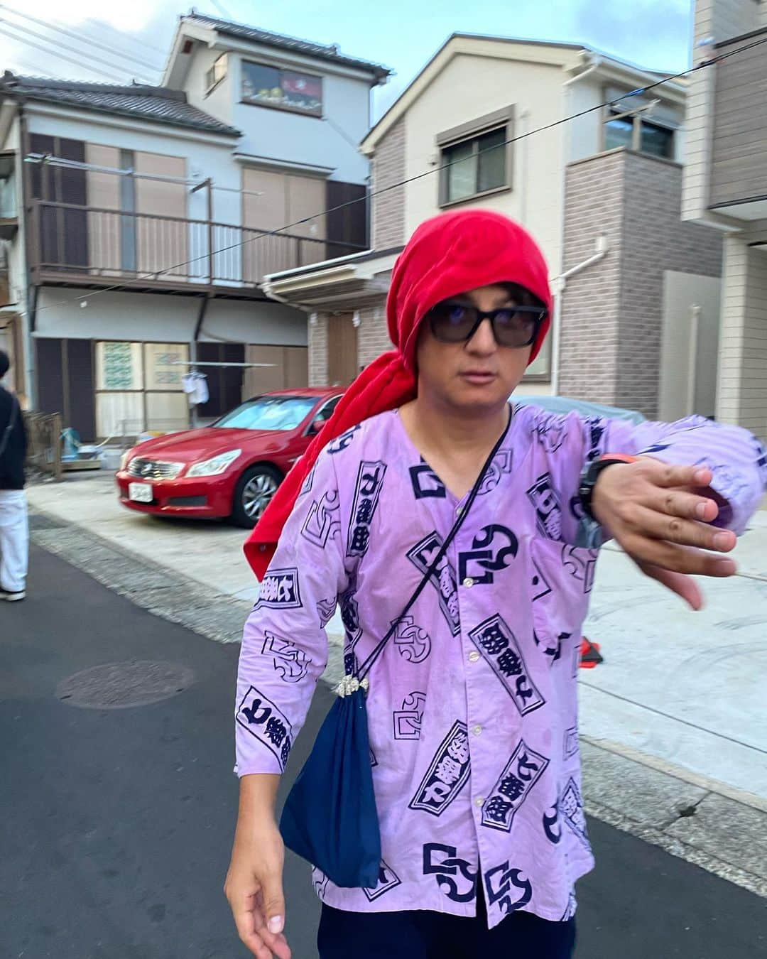 上地雄輔さんのインスタグラム写真 - (上地雄輔Instagram)「🎤祭り✈️→祭り🏮  #汗だく 💦  じもto」9月10日 19時31分 - usk_kmj