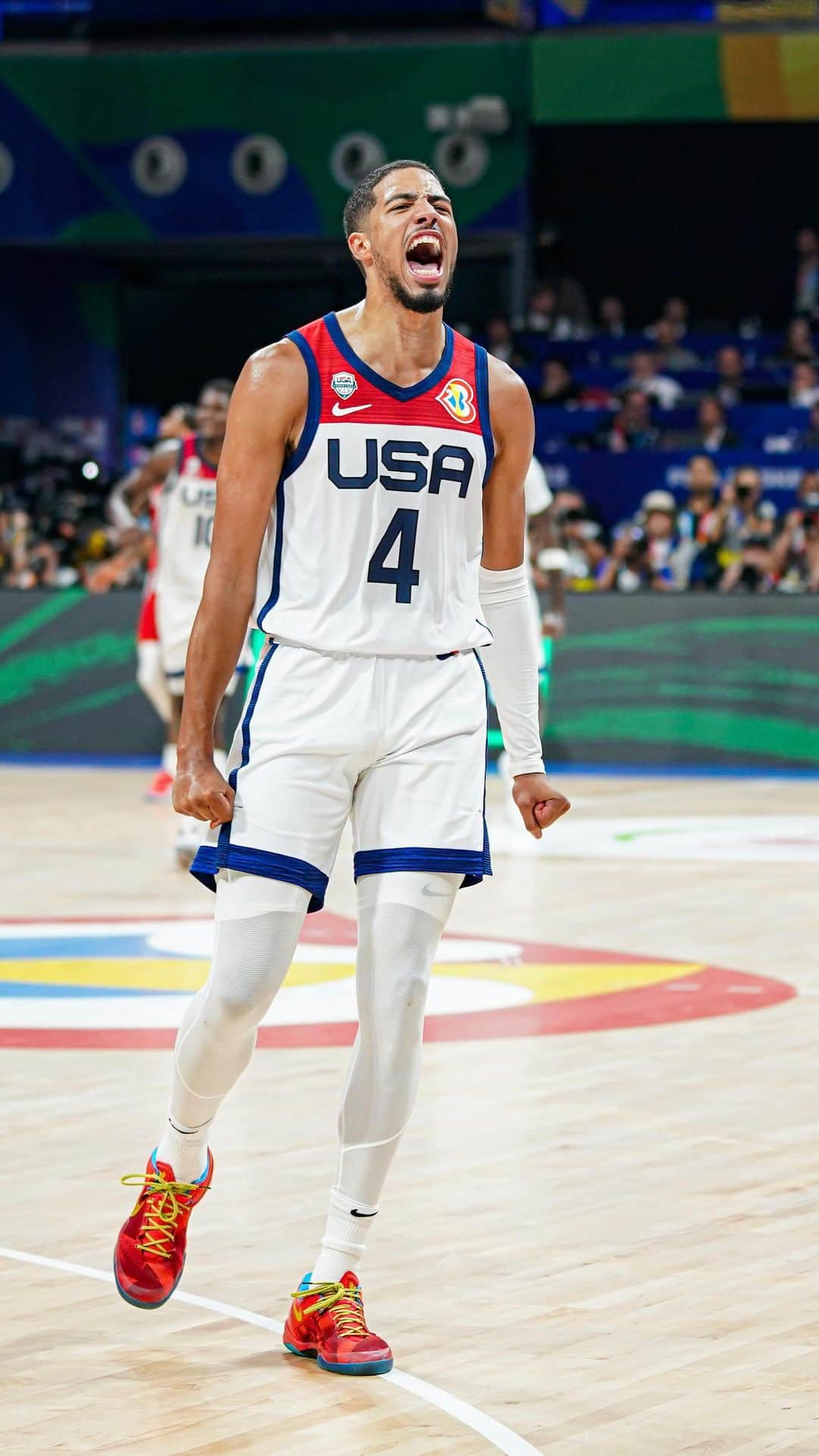 USA Basketballのインスタグラム：「🗣️ HALIIIII ties the game in the 4th!  🇺🇸 #USABMNT #WinForUSA」