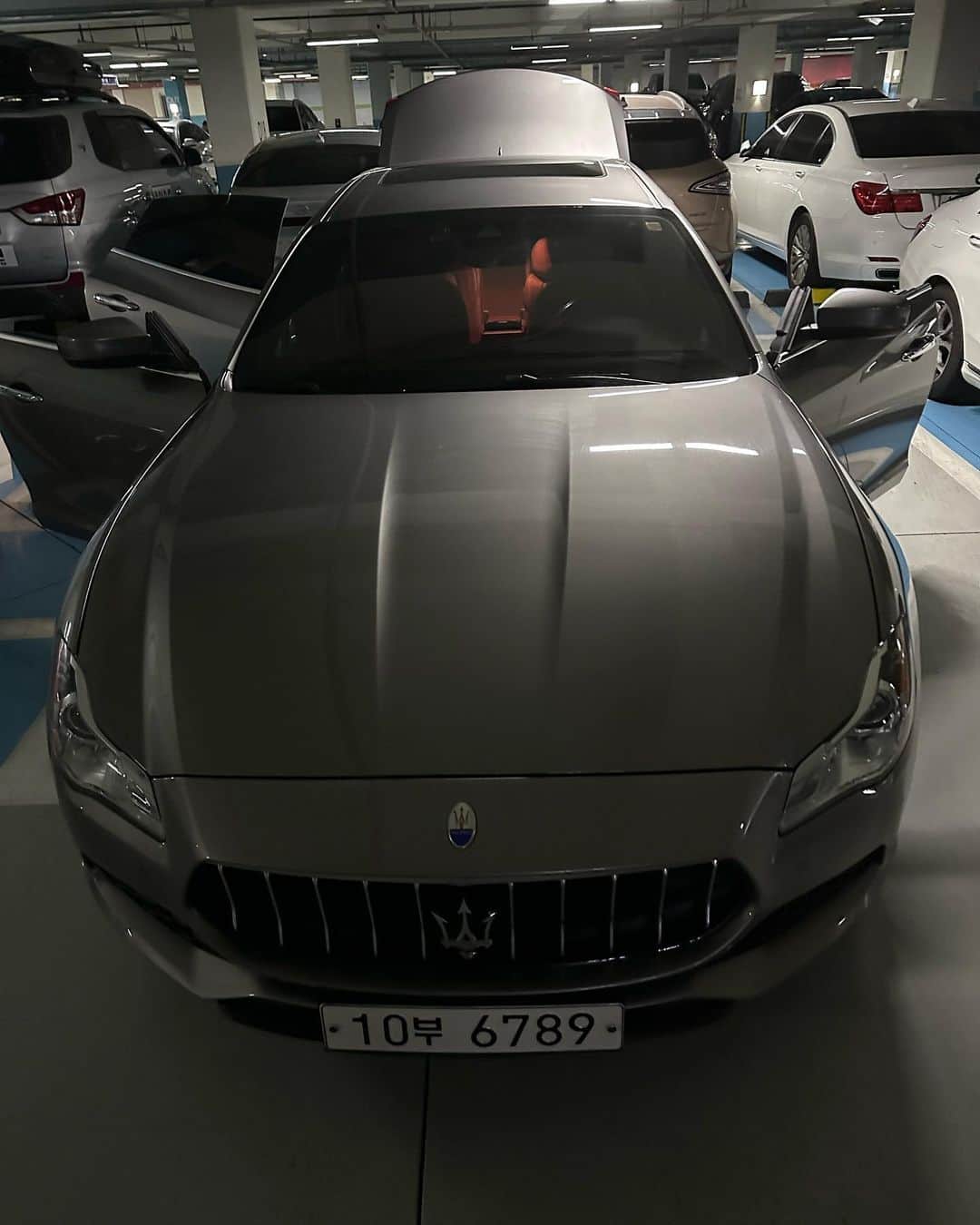 イ・ヒョンドのインスタグラム：「그동안 고마웠다 콰포.잘가 ~👋🏼 #farewell #마세라티 #quattroporte #maserati」