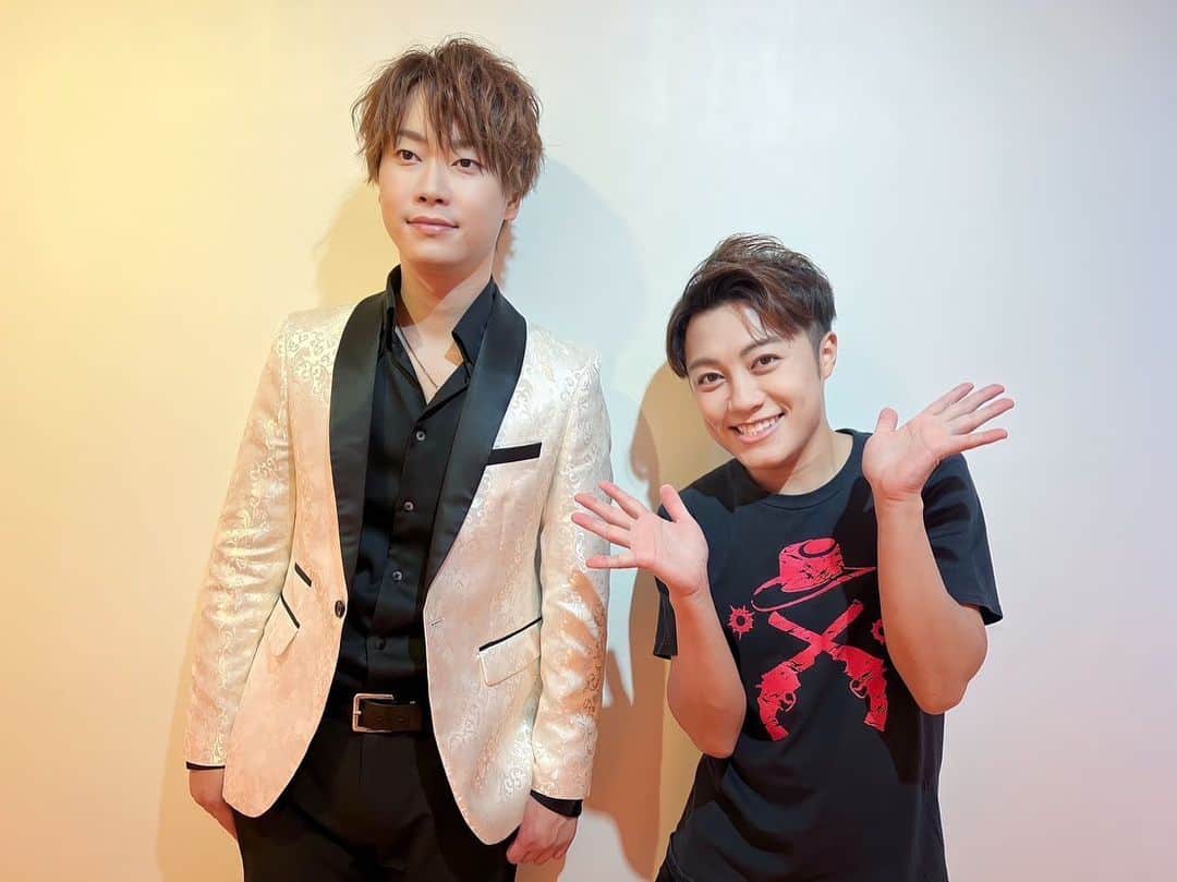 はやぶさのインスタグラム：「暑い中『マルイ錦糸町店』さんでのイベントにお越し下さった皆様、有難うございました！ 滝のように汗をかきながらのステージとなりました（笑） 久しぶりに白い衣装でパシャリ。  【EN】  Thank you to everyone who came to our event at Marui Kinshicho in the hot weather!  We were sweating like a waterfall on stage.(lol)  I took a quick picture wearing a white costume for the first time in a long time.  #はやぶさ #ヒカル #ヤマト #大滝ひかる #駿河ヤマト #イベント #一日一枚  #写真  #hayabusa #hikaru #yamato #event  #picstory  #picstagram #photooftheday  #photogram  #hayabusadiary  #はやぶさの日記  #fotohariini」