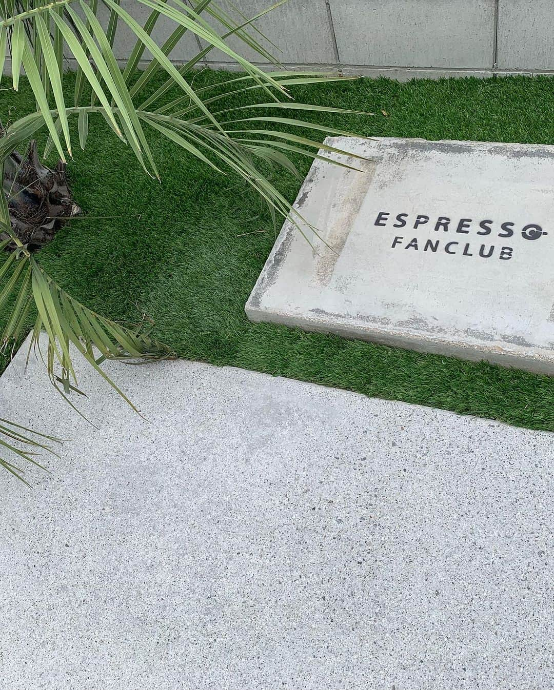 ESPRESSOのインスタグラム：「ESPRESSO FANCLUB スタンプ コンクリートステップ ココヤシ🌴🌴🌴人工芝⛳️⛳️⛳️ のコンビネーションが素晴らしい❗️😁」