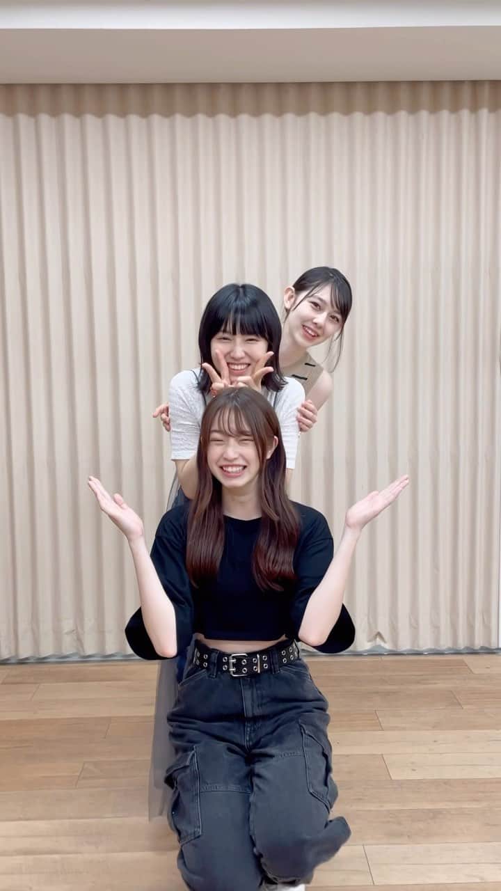 のインスタグラム：「突然始まったシュールすぎるお遊びをご覧ください👐🏻  スタッフに「見てください🥺」と千手観音？を披露してくれたもんはんあん。👩‍👧‍👧  ノリノリでやっておきながら なんだか面白くなっちゃった3人でした🤣💞  それにしてもこのシンクロ率はすごすぎる🥹  #セブンティーン #Seventeen #セブンティーン  #seventeen夏の学園祭2023 #セブンティーン学園祭  #ST夏の学園祭2023 #夏の学園祭  #セブンティーン夏の学園祭 #学園祭 #イベント  #ファッションショー #オフショット #STモデル #モデル  #ファッションイベント #葛西杏也菜 #森﨑美月 #石川花  #ST夏の学園祭 #女優」