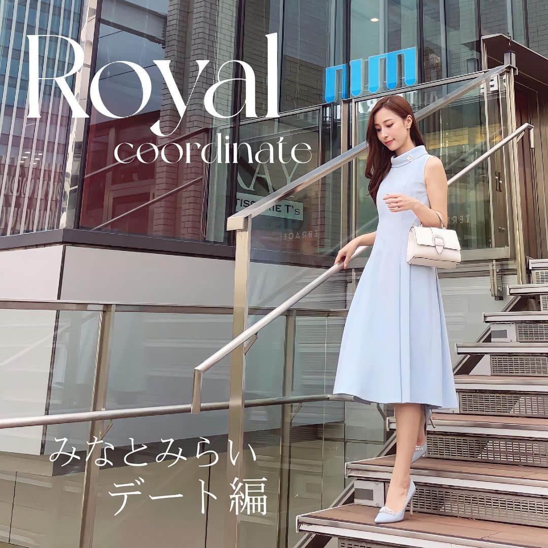 Chihiroさんのインスタグラム写真 - (ChihiroInstagram)「💠Royal coordinate💠  この日は午後からみなとみらいでデート。 ロケーションに合わせて、爽やかなBlueをチョイスしました♡  one-piece： @hobbslondon  broach： @vendomeboutique_official  shoes＆bag： @jimmychoo  earring(ピアス)： @swarovski   ------------------------------------ 【イメージコンサルティングサロン　Ciccy】  パーソナルカラー診断が気になる方はこちら ▶︎ @ciccy_shibaura   ♦︎場所：東京都港区芝浦  ♦︎メニュー ✈︎Economy class✈︎ ・パーソナルカラー診断 ・骨格診断  Ciccy診断士枠: ¥22,500- 代表栂野枠：¥32,000- ※ペア診断可能  ✈︎Business class✈︎ ・パーソナルカラー診断 ・骨格診断 ・顔タイプ診断  Ciccy診断士枠: ¥32,500- 代表栂野枠：¥44,000 ※ペア診断可能  ✈︎First class✈︎ ・パーソナルカラー診断 ・骨格診断 ・顔タイプ診断 ・メイクレッスン  代表栂野枠：¥67,000  ✈︎Royal First class✈︎ ・パーソナルカラー診断 ・骨格診断 ・顔タイプ診断 ・メイクレッスン ・ショッピング同行 ・専用診断レポート ・アフターフォローzoom 代表栂野枠：99,500-  詳細はInstagramプロフィール下のURLよりご確認ください。  〜〜〜〜〜〜〜〜〜〜〜〜〜〜〜 【イメージコンサルタント養成講座】  GIA芝浦校の養成講座は10月まで満席です。 現在2023年11月スタートより募集を開始いたしました♡ 詳しくはHPをご覧ください。  〜〜〜〜〜〜〜〜〜〜〜〜〜〜〜  #ロイヤルコーデ #フェミニンコーデ #デートコーデ #みなとみらいデート #パーソナルカラー診断 #骨格診断 #顔タイプ診断 #エレガントコーデ #水色コーデ」9月10日 19時49分 - chippp49