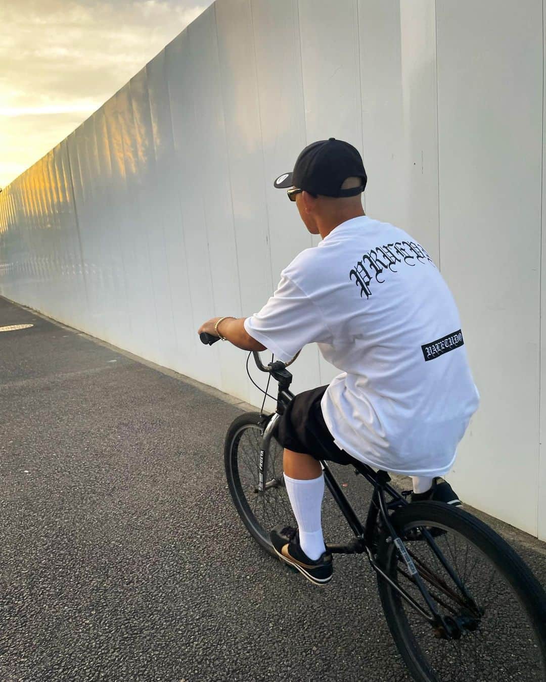 倉本一真のインスタグラム：「⛓️ @prueva_co ⛓️ NEW ARRIVAL CAP・T-SHIRT 9/11 (MON) 12pm オンラインストアと取扱店にて販売します🌵🌵 #prueva #elprueva #valetudo」