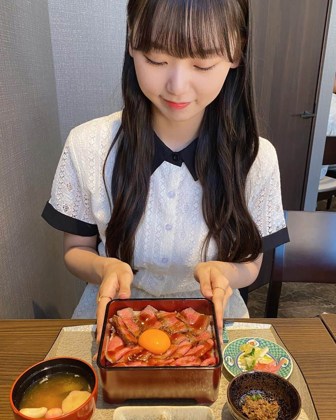 泉綾乃さんのインスタグラム写真 - (泉綾乃Instagram)「おにく🤭🍖  （美味しすぎたぁぁ！）  #石川県 #金沢 #金沢旅行 #金沢観光 #金沢グルメ #金沢ランチ #能登牛 #うし重てらおか #うしまぶし #うし重」9月10日 19時50分 - _anon_1122