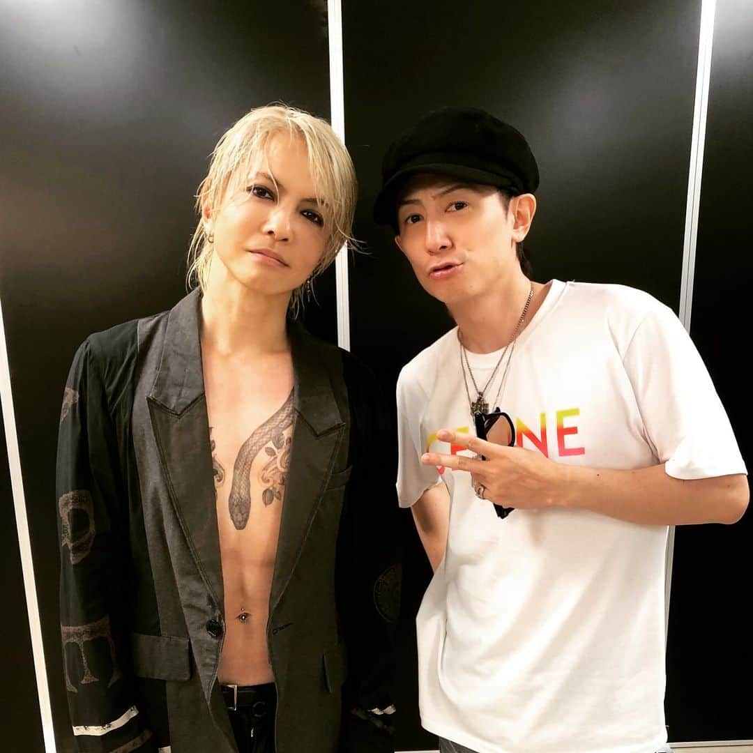 青木隆治さんのインスタグラム写真 - (青木隆治Instagram)「☆ Hello〜^ ^ 今日は神様仏様hyde様のライブを見に行かせていただきました！ やばい、、またカッコよくなってる、、 そして、、進化が止まらない、、 楽曲もさることながら、声の使い方・ステージング・観客への煽り、何から何まで勉強になった、、 やっぱ憧れの方から受ける影響はハンパない、、 最高の時間をありがとうございました！ そして昨日・今日、ファンクラブイベントin新潟に来ていただいた皆さん、特別な時間をありがとうございました！ 長いようで短いイベントでしたが、またこのような機会が作れればと思ってますので楽しみにしていてください！ ゆっくり休んでね^ ^ そしてそしてサッカー、日本強かった！ ドイツに4-1て！ いまドイツ代表が良い状態じゃないにしても、この勝ち方はヤバい！ 2026年ワールドカップ、楽しみだ〜！^ ^ さてさて、お次は9/24(日) 「���Face PREMIUM LIVE 10」 あなたが選ぶFaceトップ3でセトリを組もうかなと思ってます！ この曲人気なんだぁとか、この曲入ってないんだぁとか、色々楽しんでいただけたらと思ってます^ ^ 詳しくはオフィシャルブログをご覧ください！ ＝ 青木隆治 ニューマキシシングル 「VOICE -REBORN-」 2023年10月18日(水)発売決定！ カバーシリーズのシングルver！ 各年代の名曲を収録！ タワーレコード・HMVなどの全国のCDショップ、楽天やAmazonなどのネット通販サイトで予約受付中！ ※予約受付に関してや、取り扱いの有無などの確認は直接店舗へお問い合わせください。 【収録曲】 1. 花の時・愛の時/前川清さん 2. また逢う日まで/尾崎紀世彦さん 3. First Love/宇多田ヒカルさん 4. Pretender/Official髭男dismさん こちらも詳しくはオフィシャルサイト、またはオフィシャルブログをご覧ください！ ＝ 《LIVE情報》 「青木隆治 25th Anniversary LIVE 〜ひとりモノマネ紅白歌合戦〜」公演開催決定！ 【公演日時・会場】 2023年10月21日（土）16:00開演　アワーズホール（明石市立市民会館） 2023年10月22日（日）14:00開演　舞鶴市総合文化会館 大ホール ※開場は開演の30分前 チケット発売中！ 今回は自身初すべて着替え、たった一人で史上初となるモノマネで紅白歌合戦を開催！ 25周年集大成となる真剣勝負のステージ、是非遊びにいらしてください！ 詳しくはオフィシャルブログをチェック！ 《お知らせ》 ◉2024年1月16日〜1月19日 「にっぽん丸　自由自在〜千葉・下田〜」 発着港：名古屋発・名古屋着 16日にクルーズを彩るエンターテイナーとして出演！ 詳しくをオフィシャルブログをチェック！ ＝ まだまだ続くお知らせもお楽しみに！ それでは、また！ Love & Peace！ ＝＝＝＝＝＝＝＝＝＝ ◎ドラマ◎ NHKドラマ 「卒業タイムリミット」 配信ドラマ 「プロデューサーK PART4」 ＝＝＝＝＝＝＝＝＝＝ ◎ファンクラブ◎ 大好評の更新&新規ご入会特典！ 青木隆治が25周年・Face10周年を越える2023年度は、会員様全員に新曲をCDにしてプレゼント！ 詳しくはオフィシャルブログをご覧ください！ ＝＝＝＝＝＝＝＝＝＝ ◎青木隆治プレミアムチャンネルーYouTubeー◎ https://www.youtube.com/channel/UCr7KCeTUzCFzADVYG-PF9DA ＝＝＝＝＝＝＝＝＝＝ ◎青木隆治オフィシャルTikTok◎ www.tiktok.com/@aoki_ryuji_official ＝＝＝＝＝＝＝＝＝＝ ◎青木隆治/Faceオフィシャルサイト◎ http://aoki-ryuji.com/ ＝＝＝＝＝＝＝＝＝＝ ◎青木隆治オフィシャルブログ◎ https://ameblo.jp/aoki-ryuji/ ＝＝＝＝＝＝＝＝＝＝ ◎オンラインサロン◎ 青木隆治プロジェクト 「W.B.E -World of Best Entertainment-」 https://community.camp-fire.jp/projects/view/229853 ＝＝＝＝＝＝＝＝＝＝ ◎Face◎ 「夏空」 「証」「Snow Rain」 「CROSS IN LOVE」「白夜街」 絶賛配信中！ ＝＝＝＝＝＝＝＝＝＝ 青木隆治 「You & I」 「Story」 絶賛配信中！ ＝＝＝＝＝＝＝＝＝＝ #青木隆治  #aokiryuji  #ryujiaoki  #face  #youtube  #青木隆治プレミアムチャンネル  #tiktok  #オンラインサロン  #ライブ配信  #カバー #cover #花の時愛の時 #前川清 #また逢う日まで #尾崎紀世彦 #firstlove #宇多田ヒカル #pretender #official髭男dism  #ものまね  #紅白歌合戦  #兵庫  #明石  #京都  #舞鶴  #hyde  #live  #リスペクト  #respect」9月10日 19時50分 - ryuji_aoki_official