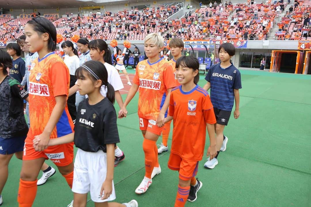 川澄奈穂美さんのインスタグラム写真 - (川澄奈穂美Instagram)「📸🧡💙 ▽ 2023.9.9.SAT vs AC長野パルセイロ・ レディース △2-2 ▽ 「90分」の闘い方に高い授業料を払いました。」9月10日 19時53分 - naho_kawasumi_9