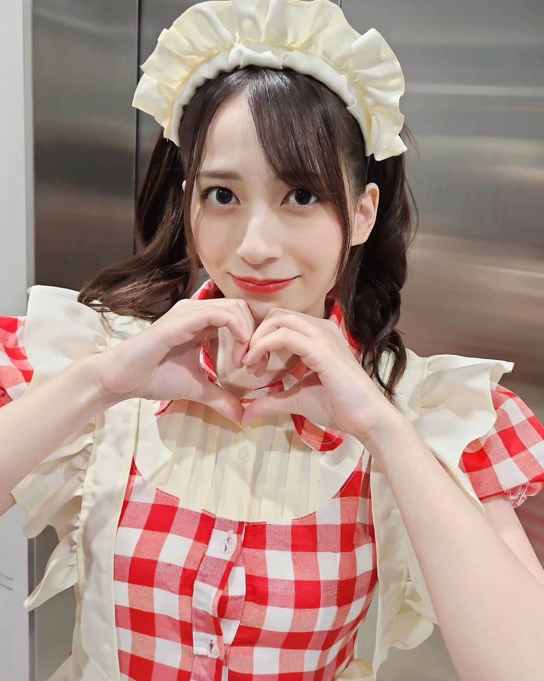 のインスタグラム：「❤️  #メイド #ギンガムチェック  #ツインテール #ハート」