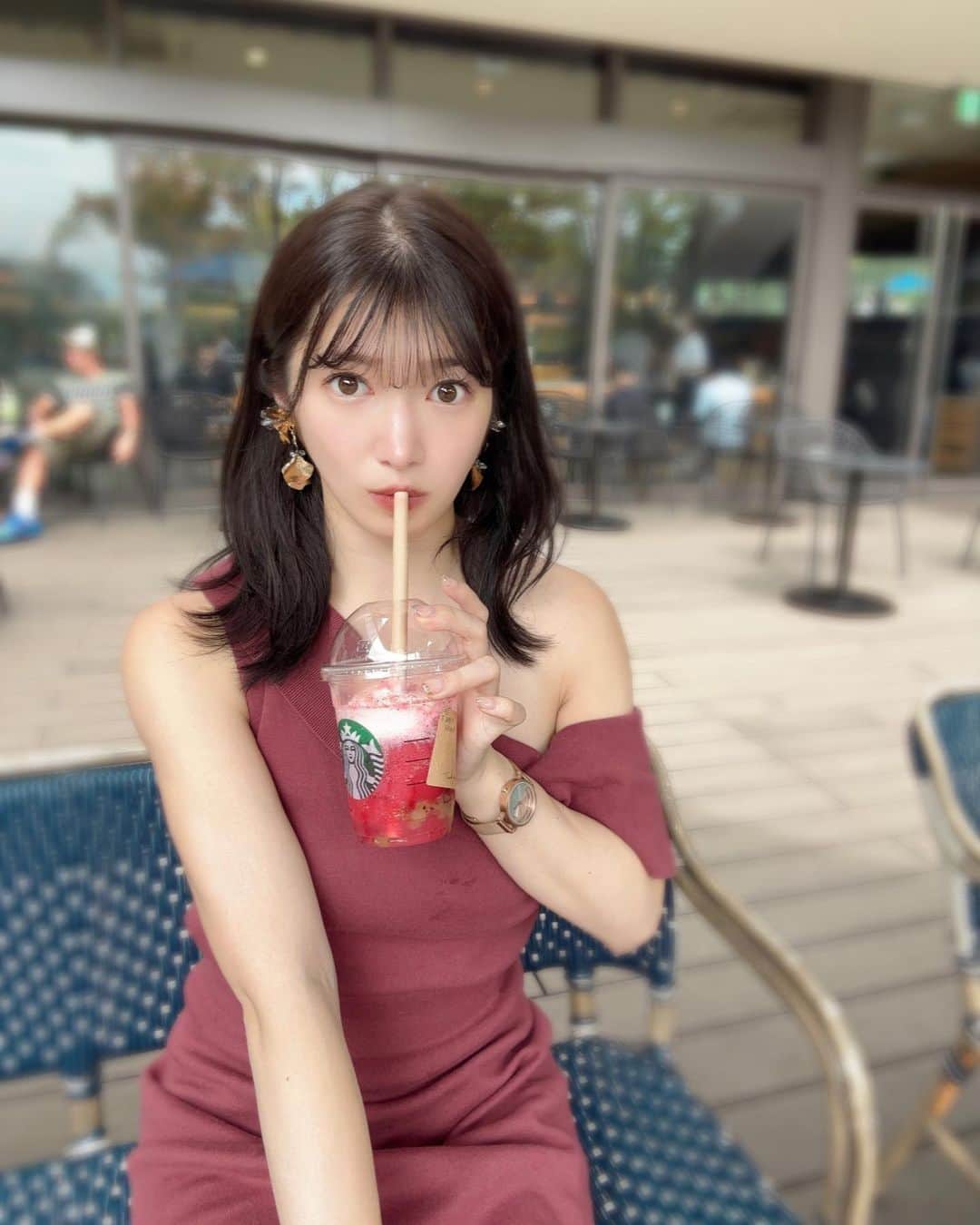渚志帆のインスタグラム：「ちょっと前に飲んだスタバのスイカフラペチーノ🍉  さっぱりしてて爽やかでめちゃくちゃに好きな味だった...！ １回しか飲めなかったのが残念だよ🥹」