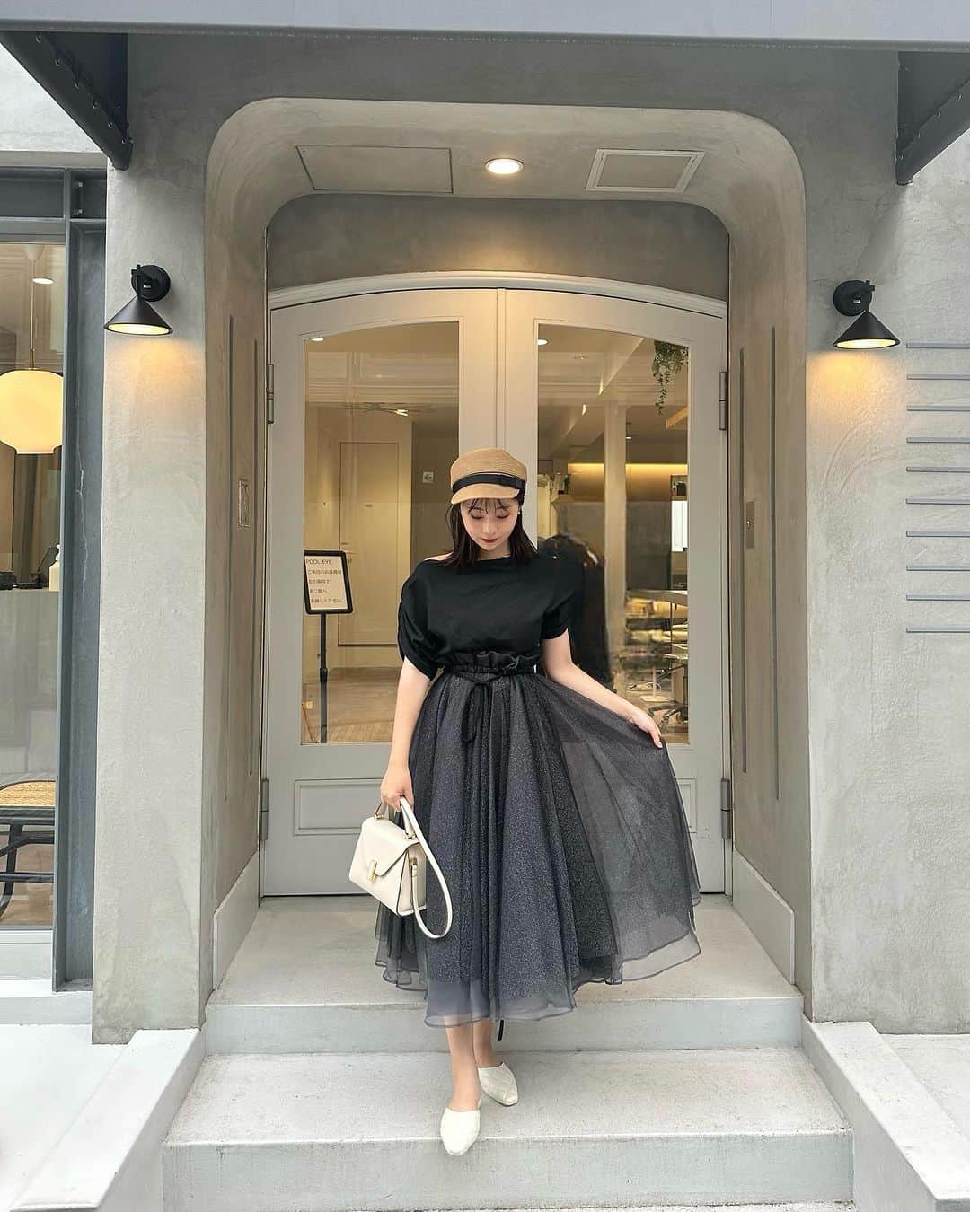 横田亜美さんのインスタグラム写真 - (横田亜美Instagram)「🖤🤍🩶 . @j1u_by_labelleetude の チュールスカート ボリュームすごくてふわっふわ🪽 . . #表参道 #原宿 #原宿カフェ #表参道カフェ #明治神宮前 #明治神宮前カフェ #表参道カフェ #表参道ランチ #原宿ランチ #全身コーデ #30代ファッション #30代 #158cm #158cmコーデ #J1Ubylabelleetude #J1U #ca4la #valextra」9月10日 20時00分 - amimi0218