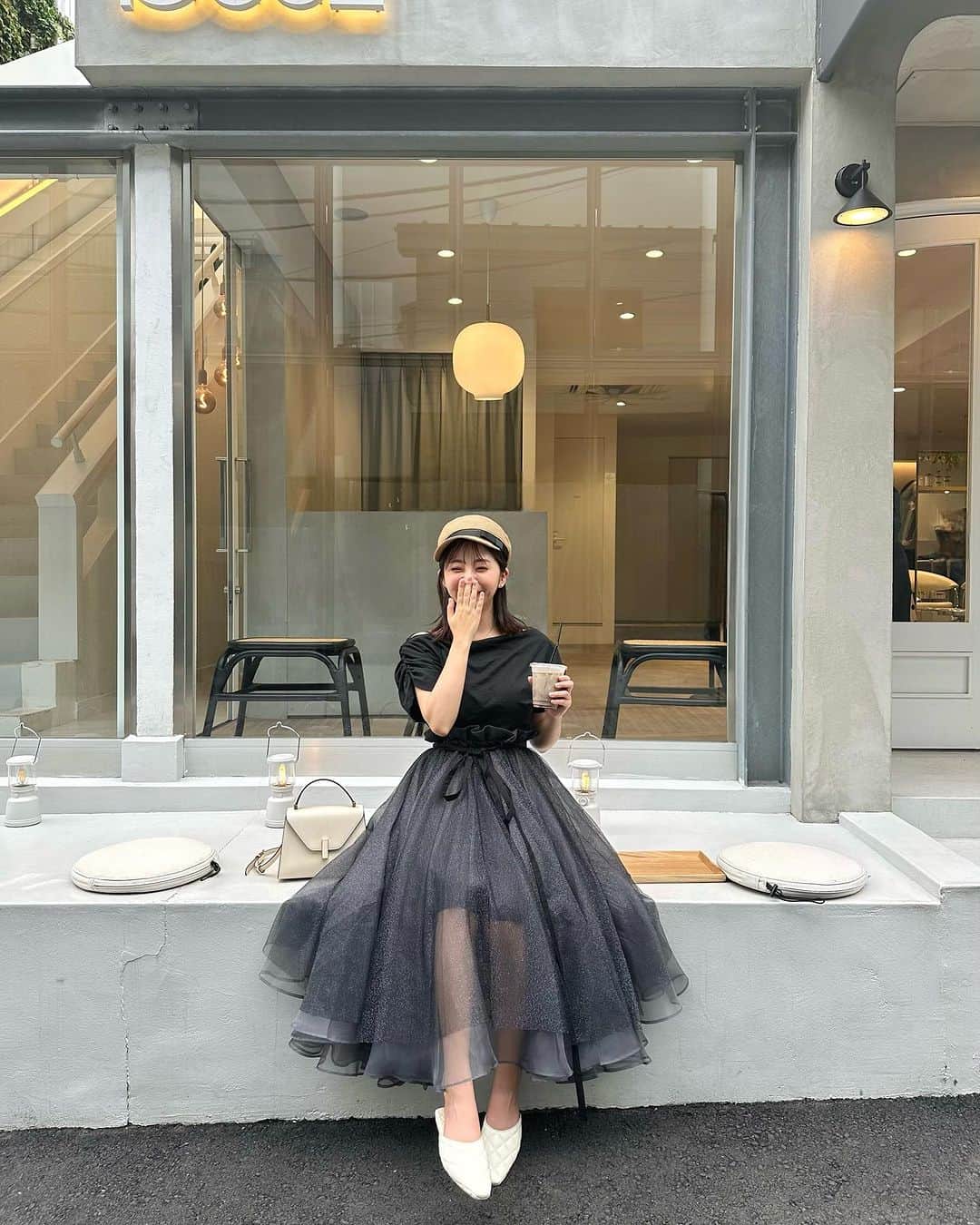 横田亜美さんのインスタグラム写真 - (横田亜美Instagram)「🖤🤍🩶 . @j1u_by_labelleetude の チュールスカート ボリュームすごくてふわっふわ🪽 . . #表参道 #原宿 #原宿カフェ #表参道カフェ #明治神宮前 #明治神宮前カフェ #表参道カフェ #表参道ランチ #原宿ランチ #全身コーデ #30代ファッション #30代 #158cm #158cmコーデ #J1Ubylabelleetude #J1U #ca4la #valextra」9月10日 20時00分 - amimi0218