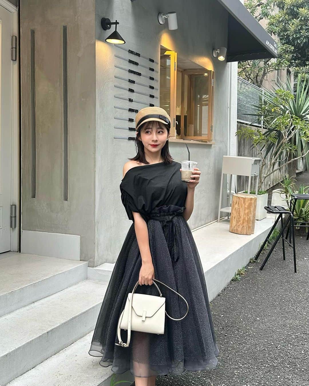横田亜美さんのインスタグラム写真 - (横田亜美Instagram)「🖤🤍🩶 . @j1u_by_labelleetude の チュールスカート ボリュームすごくてふわっふわ🪽 . . #表参道 #原宿 #原宿カフェ #表参道カフェ #明治神宮前 #明治神宮前カフェ #表参道カフェ #表参道ランチ #原宿ランチ #全身コーデ #30代ファッション #30代 #158cm #158cmコーデ #J1Ubylabelleetude #J1U #ca4la #valextra」9月10日 20時00分 - amimi0218