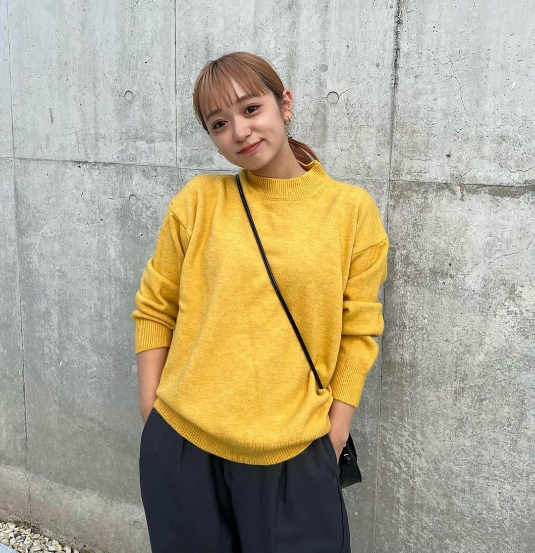 さやべびのインスタグラム：「kirakiraShopの黄色のニット大好き激カワ💛  肌触りも良くて 秋服に絶対マッチする。 AWどんどん集め始めてる。。。  @__ada.official__ 👗 @kirakirashop_kg  zozotownセール開催中！ しかもMax50%off！ みんなも秋服GETしよう〜！  ・  #AW#秋服#秋服コーデ #ニット #ada#エイダ#エイダコーデ #zozotown#zozo購入品#zozotown購入品#オーバーサイズ#韓国ファッション#着回しコーデ」