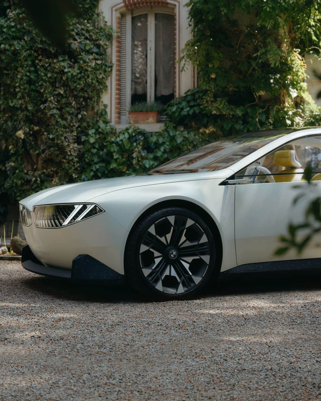 BMWのインスタグラム：「An ode to the future. Tangibly close. The BMW Vision Neue Klasse. #TheNeueNew  #NeueKlasse #IAA23 #THEVisionNeueKlasse」