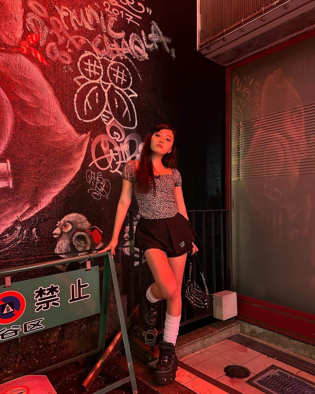 のインスタグラム：「@uglyshadow_official ⚡︎⚡︎」