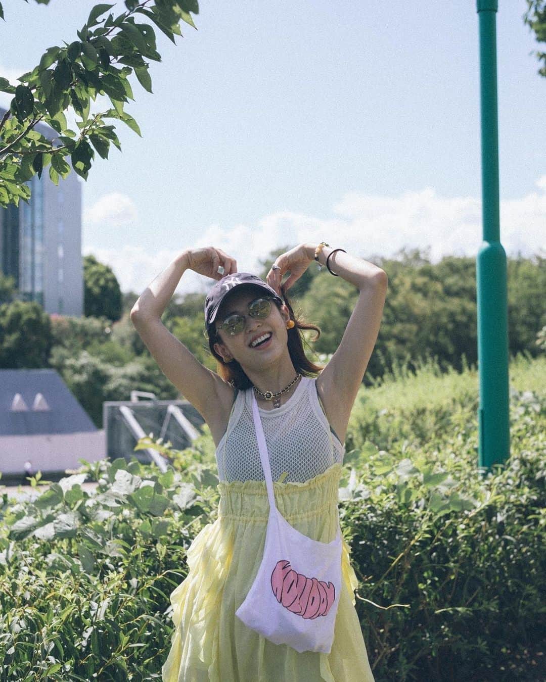 のインスタグラム：「秋の匂いの朝 夏の太陽の日中 自然は全てが完璧🩵🩵🩵  私たちは自然を作り変えたり 他人を変えることはできなくて 変えれるのは、自分だけ  “あるがまま”を受け入れる  自分の思考と向き合いながら 無意識に過ごすのではなく 意識的に自分の行動を選択する  自分を変えれるのは、自分だけ🫶」