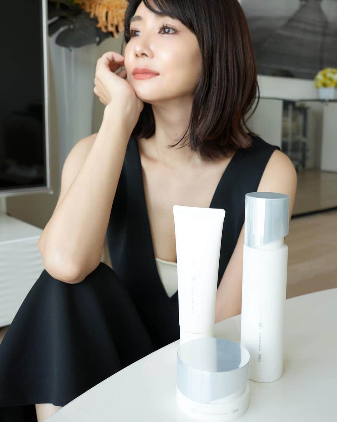 勝木友香のインスタグラム：「最近、できる限りですが、 毎日一回、お昼間に30分以内の休憩を取るようにしてます。  お昼寝できたらベスト！ そこまでじゃなくとも、 目を瞑るだけでも、 ふぅーっとひと息つく時間。  たったそれだけのことでも 随分とリフレッシュする気が するんですよね😊  ちょこっと休んだら また次に集中！ （いや集中力はあまり自信ない方なんですが💦）  今日は少しだけ お昼寝できました🍀  写真はオルビスさんから提供いただいた #オルビスユーシリーズ  化粧水、クリーム、洗顔です😊  お肌にも労りを♪ ハリあるお肌を目指します　笑  #オルビスユードット #オルビス　#基礎化粧品　#コスメマニア　#コスメ好き　#スキンケア　#美肌　#美肌になりたい　#美肌作り　#美容マニア　#エイジングケア　#エイジング」