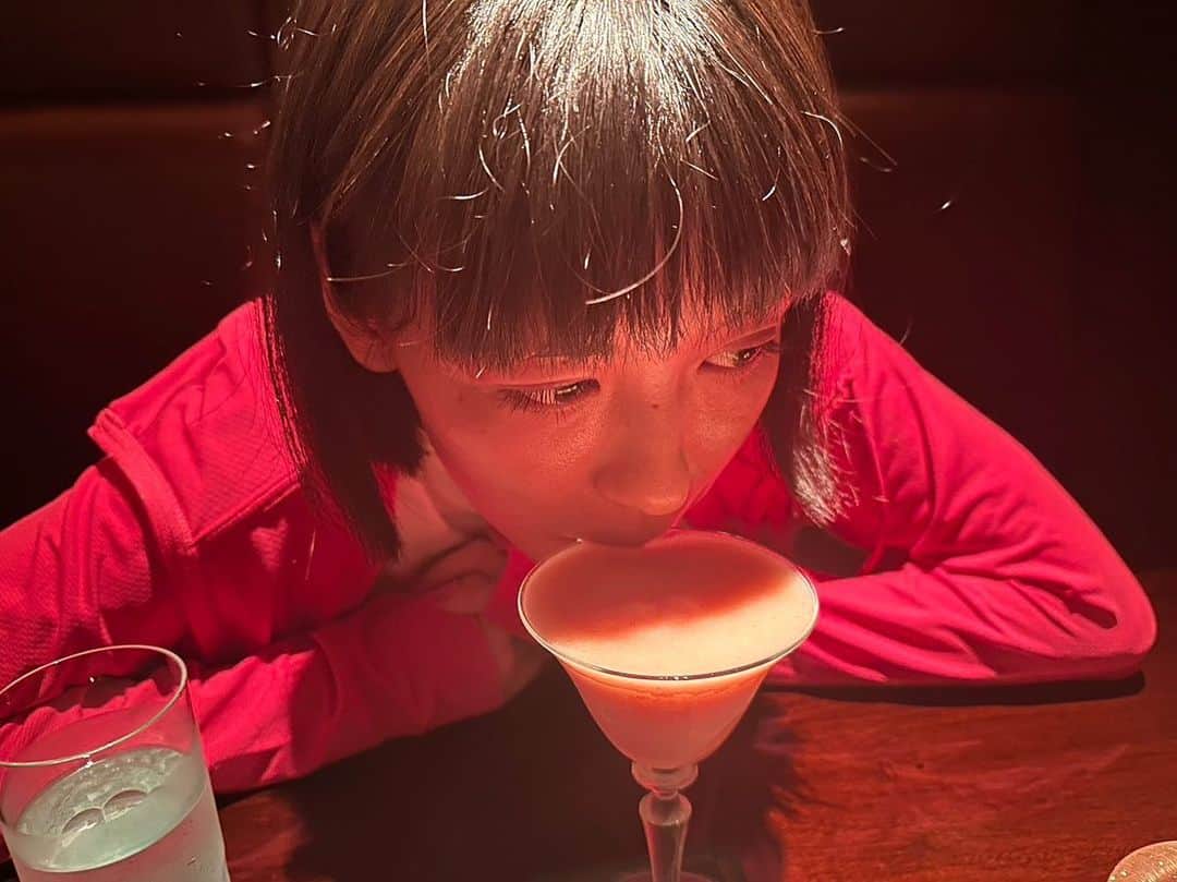 瀬戸かほのインスタグラム：「持つとこぼれる可能性が高かったので(たくさんありがとうございます)一口目そのままいただきました いちじく！！！」