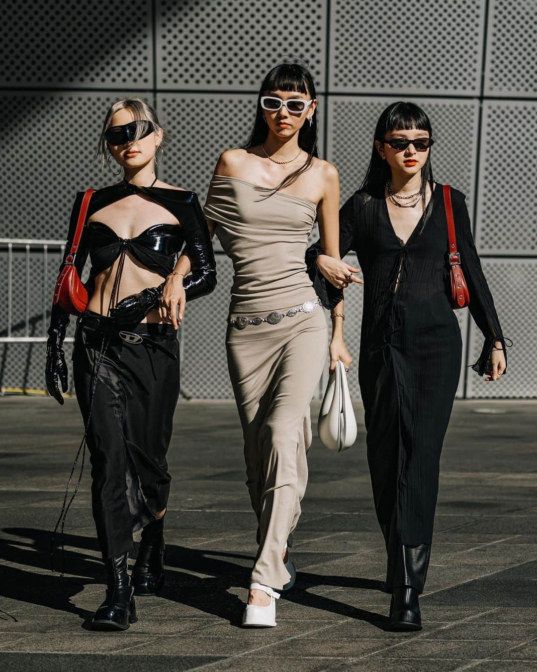 CHARLES & KEITH JAPAN CHARLES & KEITHさんのインスタグラム写真 - (CHARLES & KEITH JAPAN CHARLES & KEITHInstagram)「ソウルファッションウィークで最新のCHARLES & KEITH FALL 2023 COLLECTIONを着用した、ファッショニスタたちをスナップ📸⁠ ⁠ Photographs taken by: @leongsushan⁠ ⁠ #AsSeenAtFashionWeek⁠ #SeoulFashionWeek ⁠ #CharlesKeithPetra⁠ #CharlesKeithFW23⁠ #ImwithCharlesKeith⁠ #チャールズアンドキース」9月10日 20時30分 - charleskeith_jp